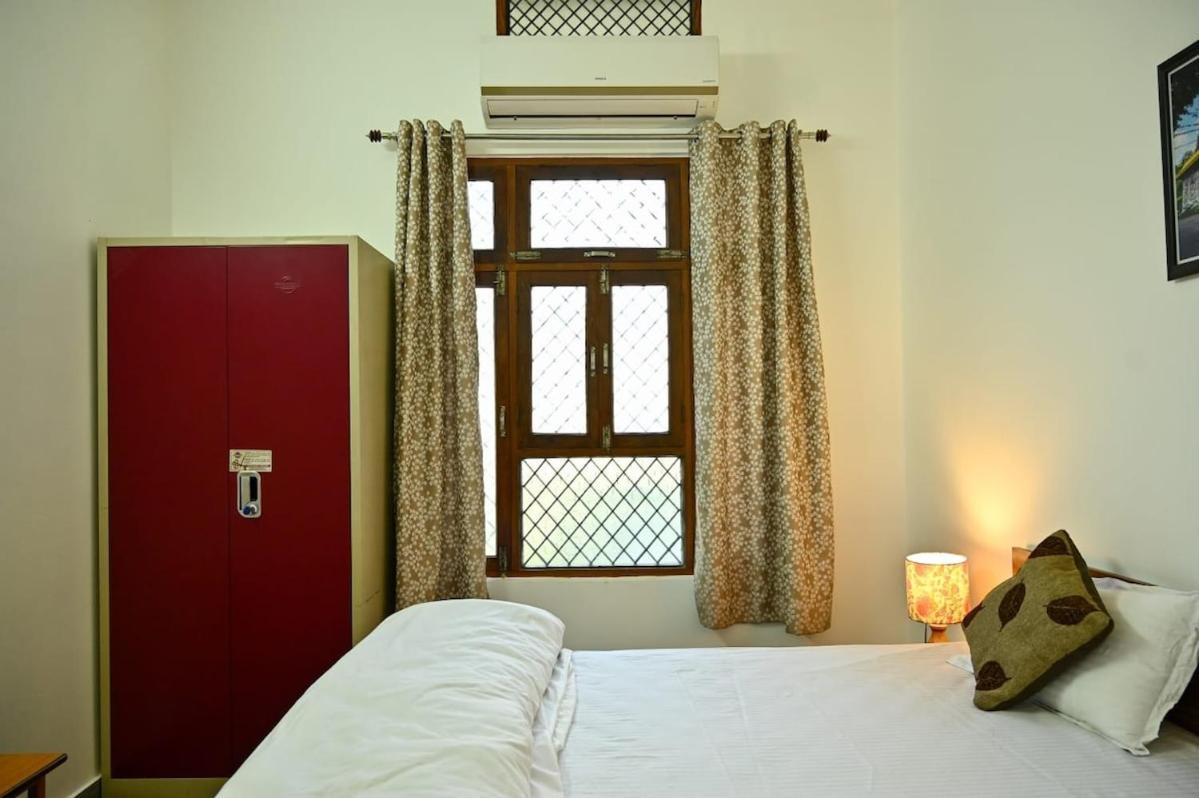 Singhasth 2bhk In Heart Of Jagatganj Benaras