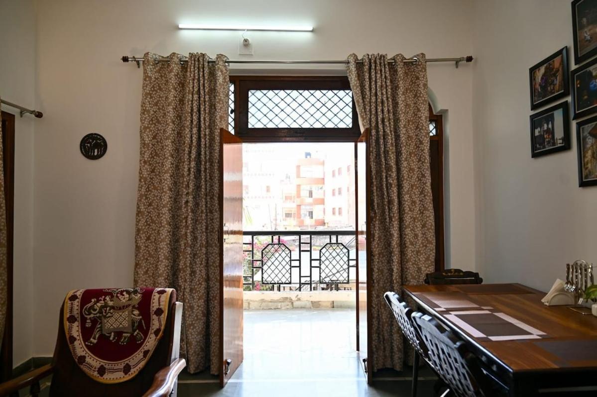 Apartment Singhasth 2bhk In Heart Of Jagatganj Benaras *