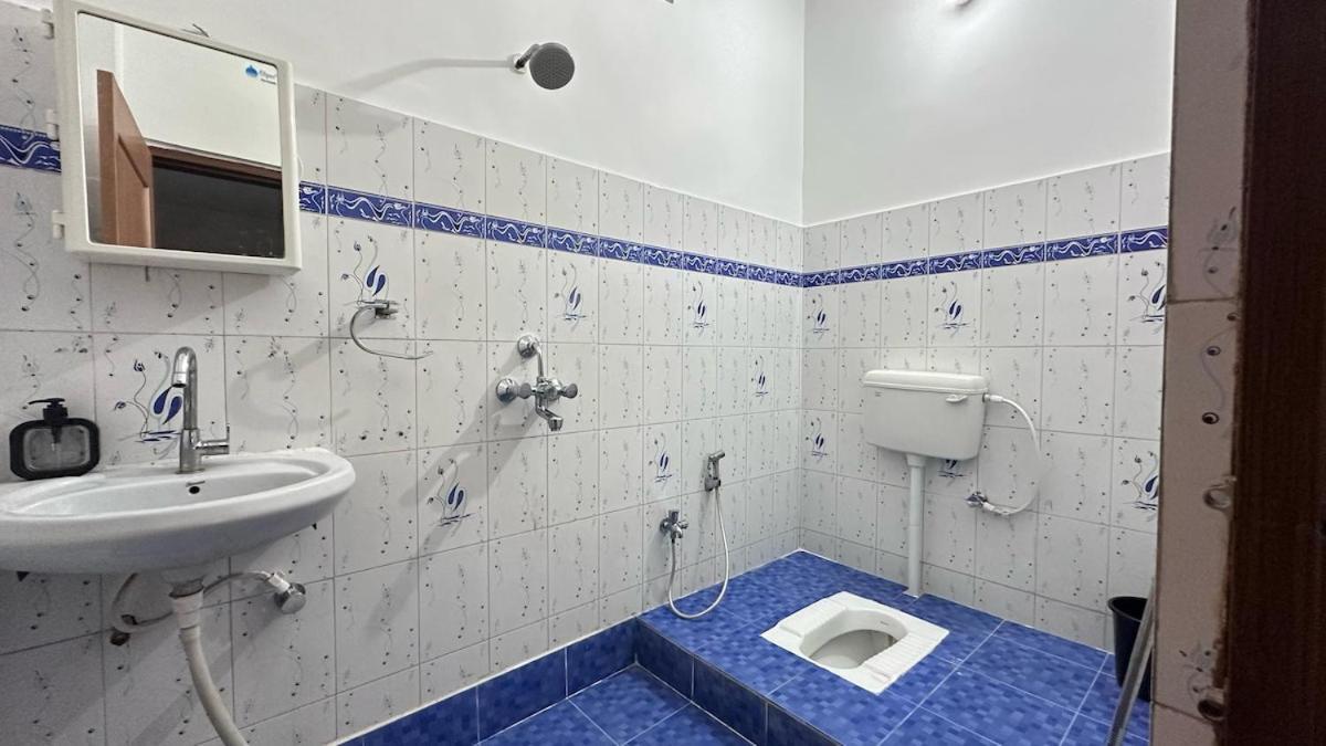 Singhasth 2bhk In Heart Of Jagatganj Benaras Apartment *
