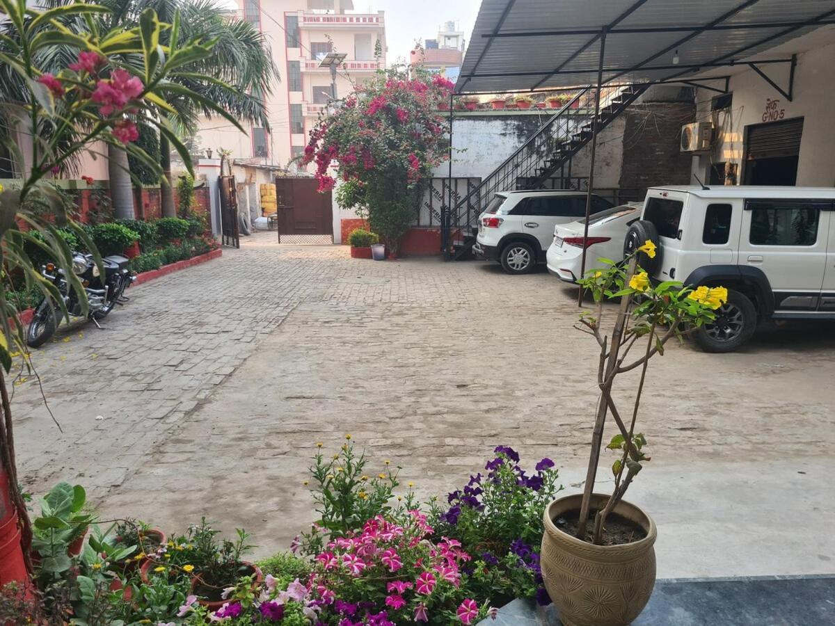 Singhasth 2bhk In Heart Of Jagatganj Benaras *