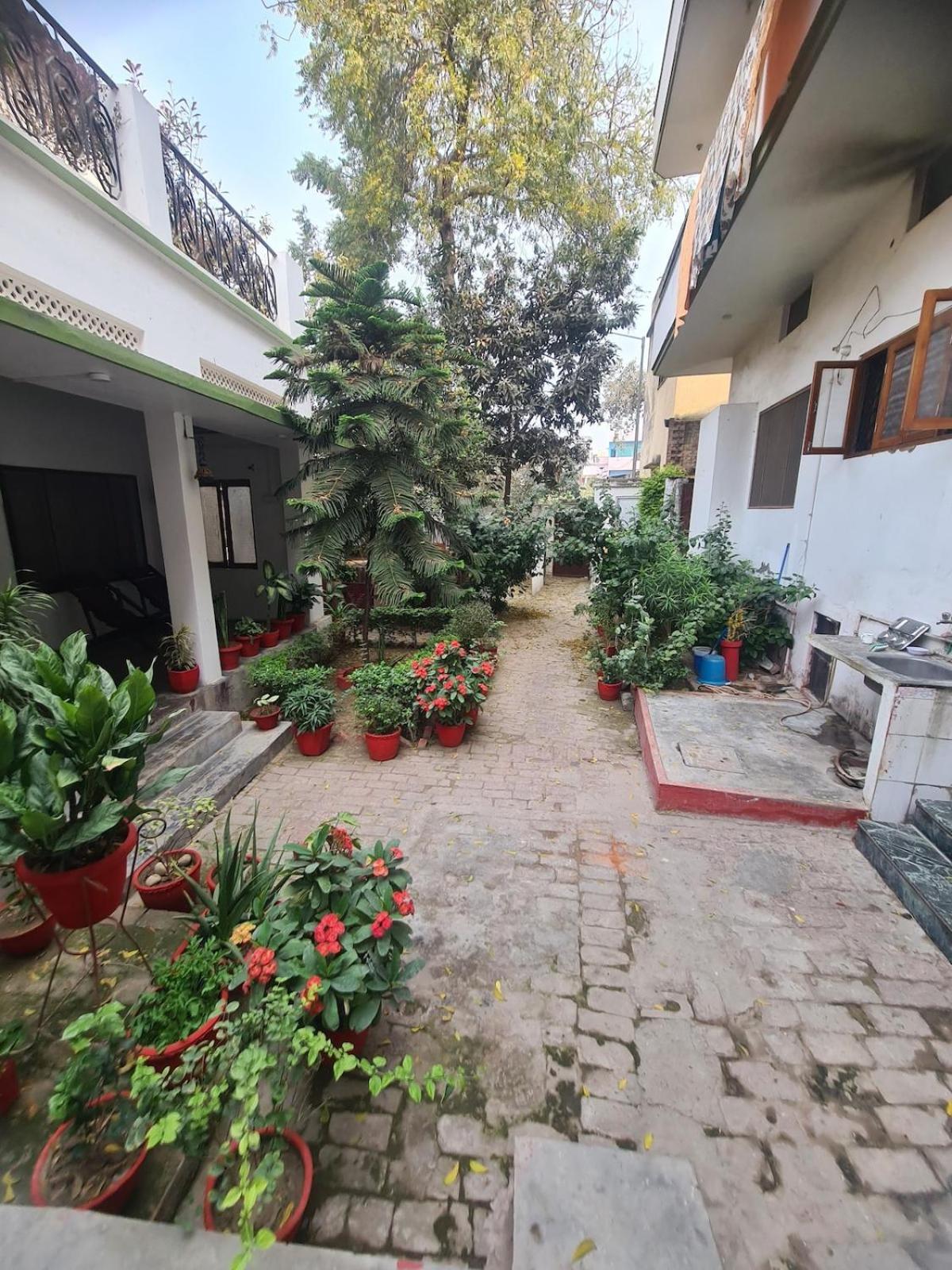 Apartment Singhasth 2bhk In Heart Of Jagatganj Benaras Varanasi