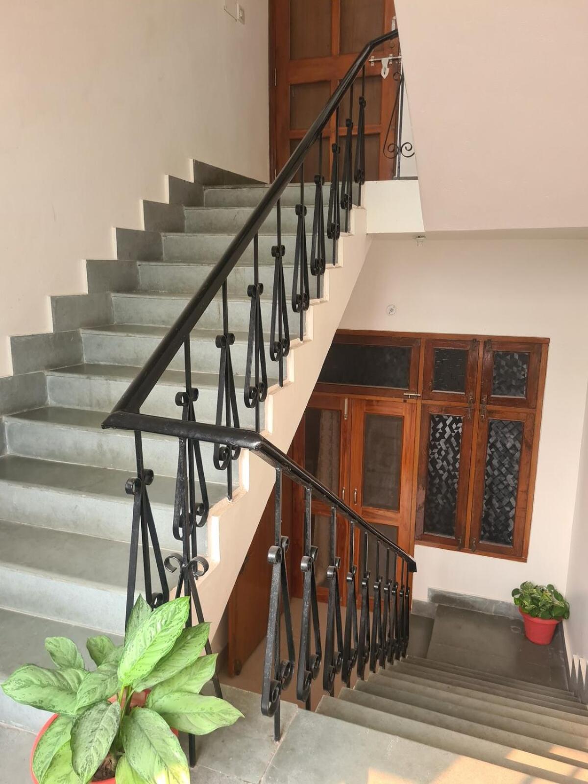 Singhasth 2bhk In Heart Of Jagatganj Benaras Apartment