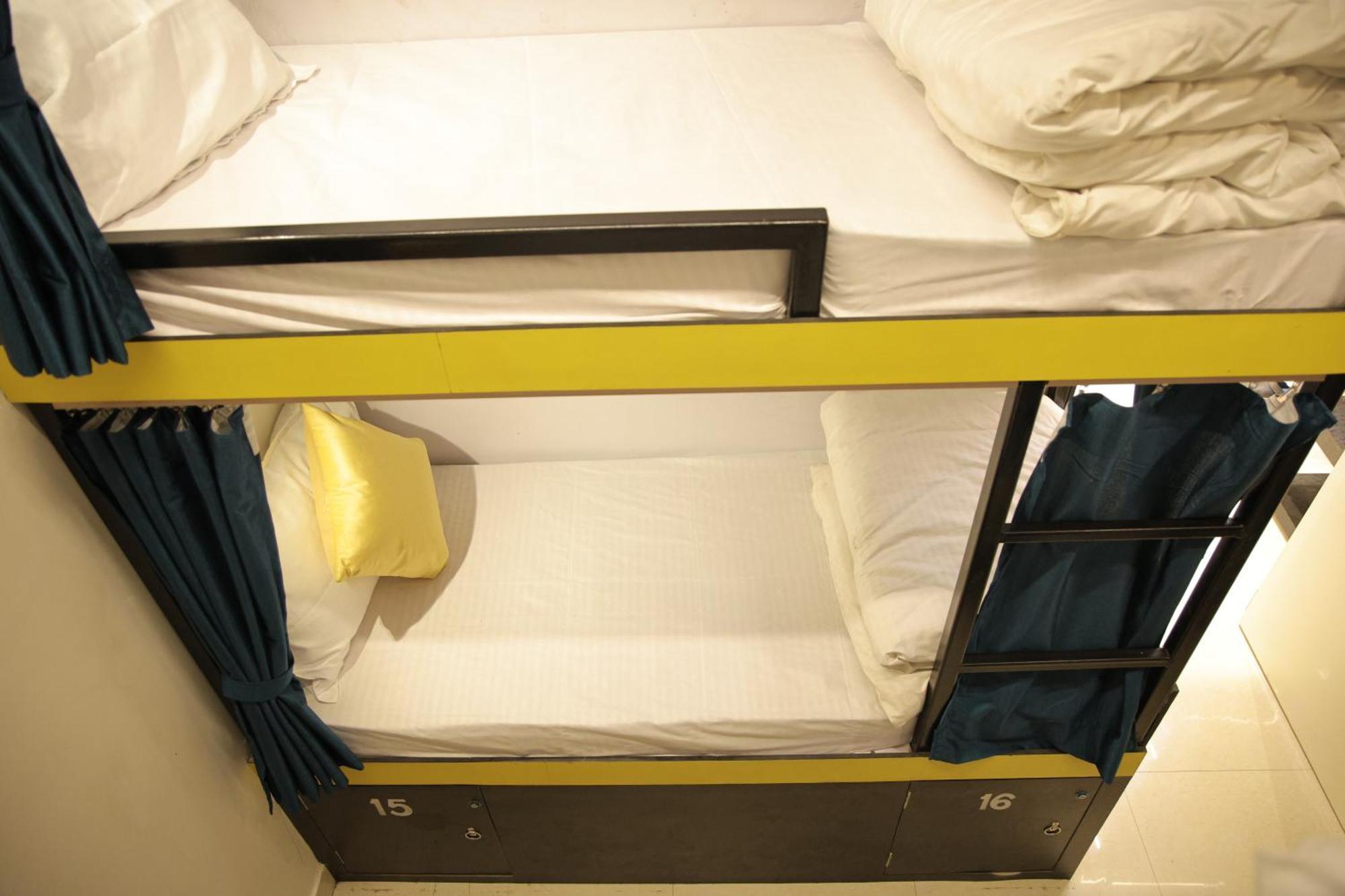 Bed Station Ac * Varanasi