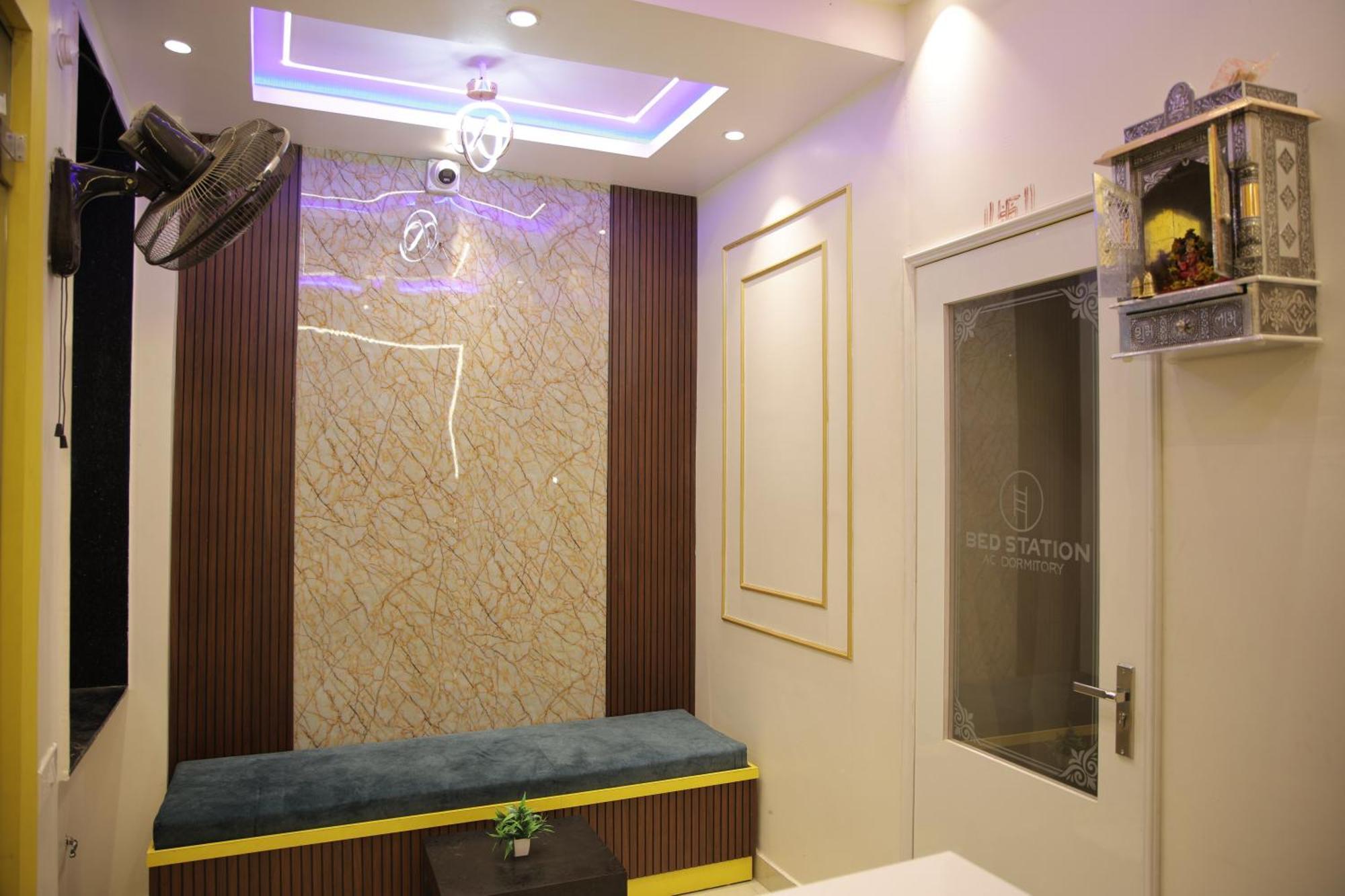 Bed Station Ac * Varanasi