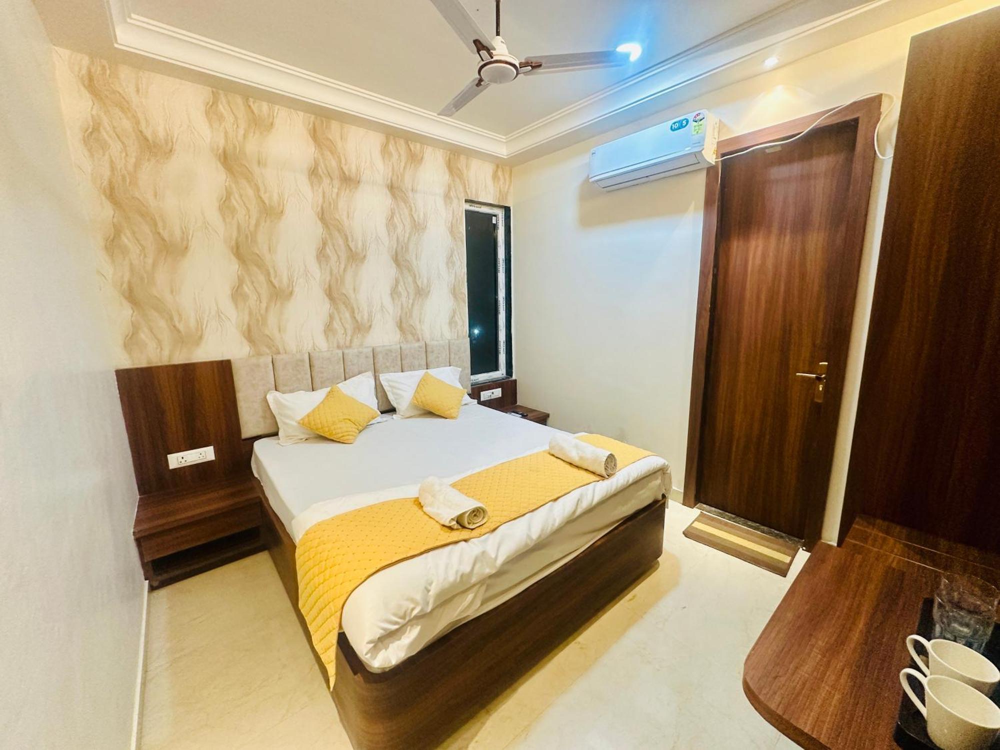 Deep Palace Hotel Varanasi