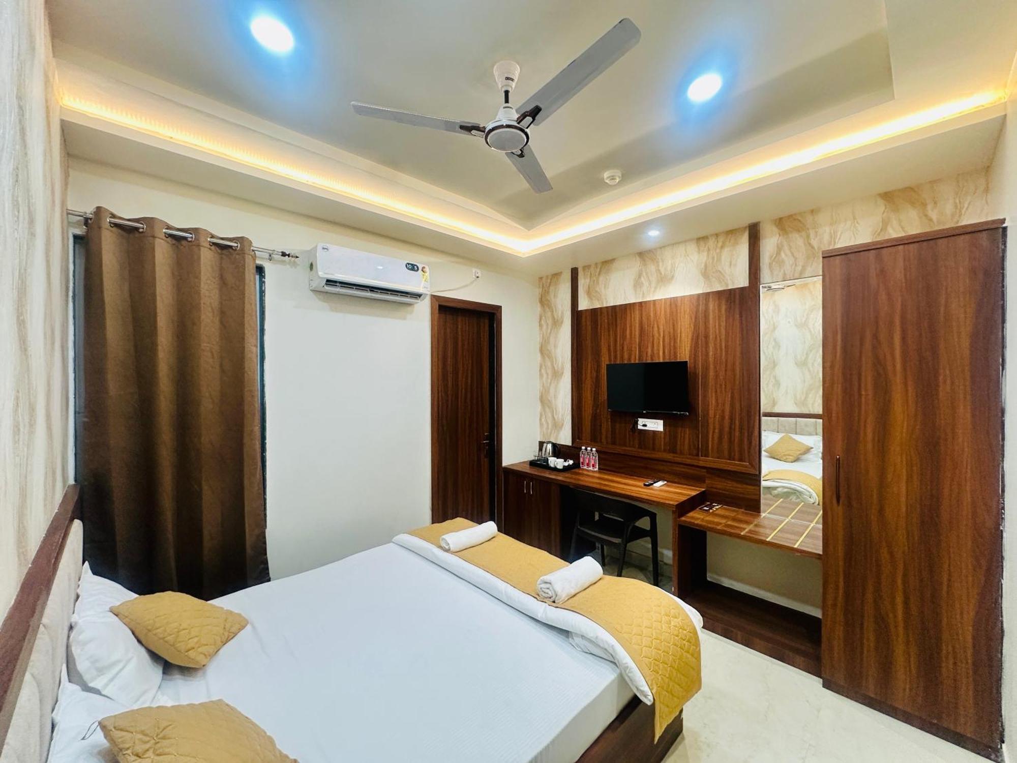 Deep Palace Hotel Varanasi