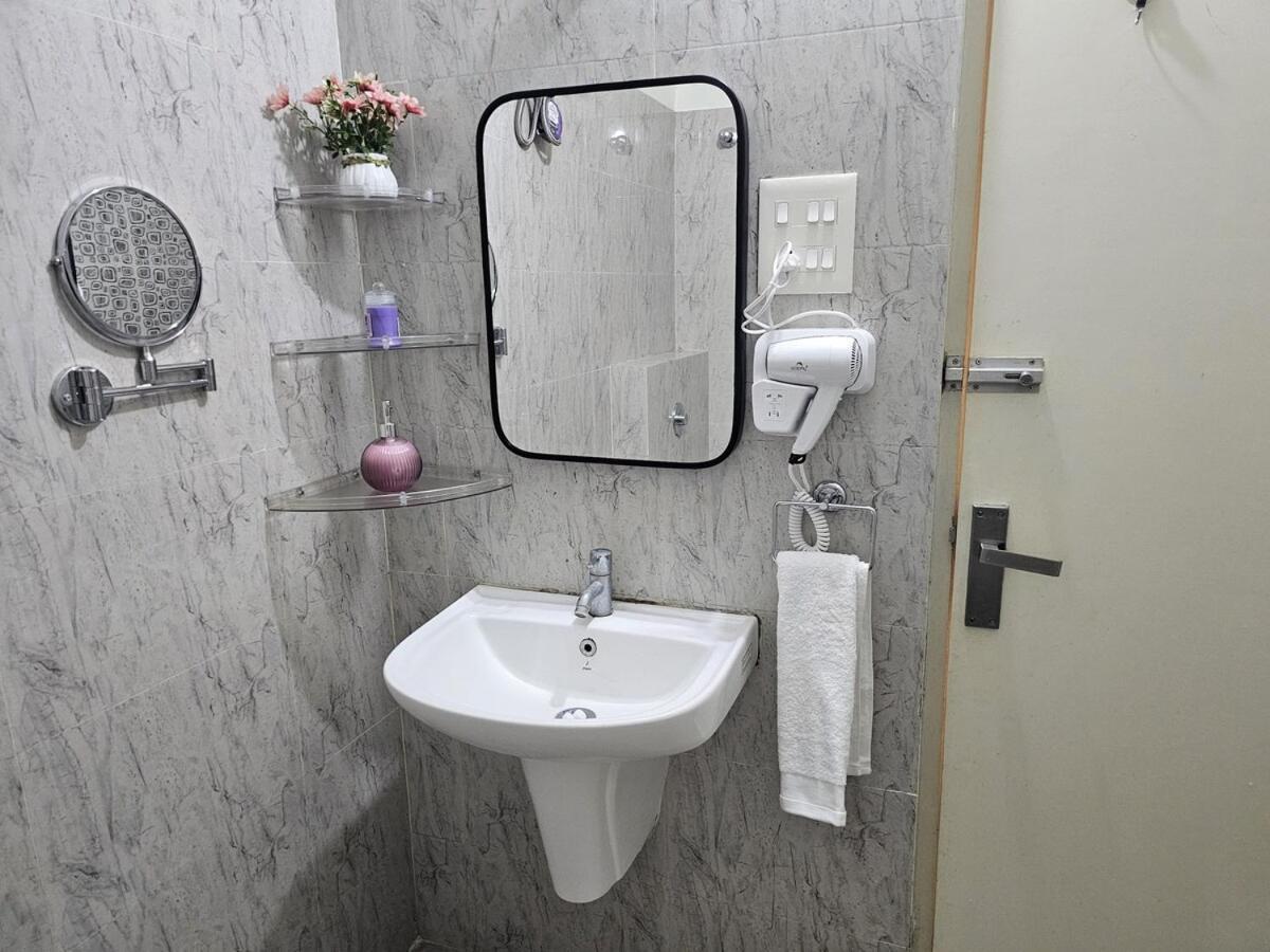 Ganga Ghat 2 Bhk With Kitchen Parking And Lift Apartment Varanasi