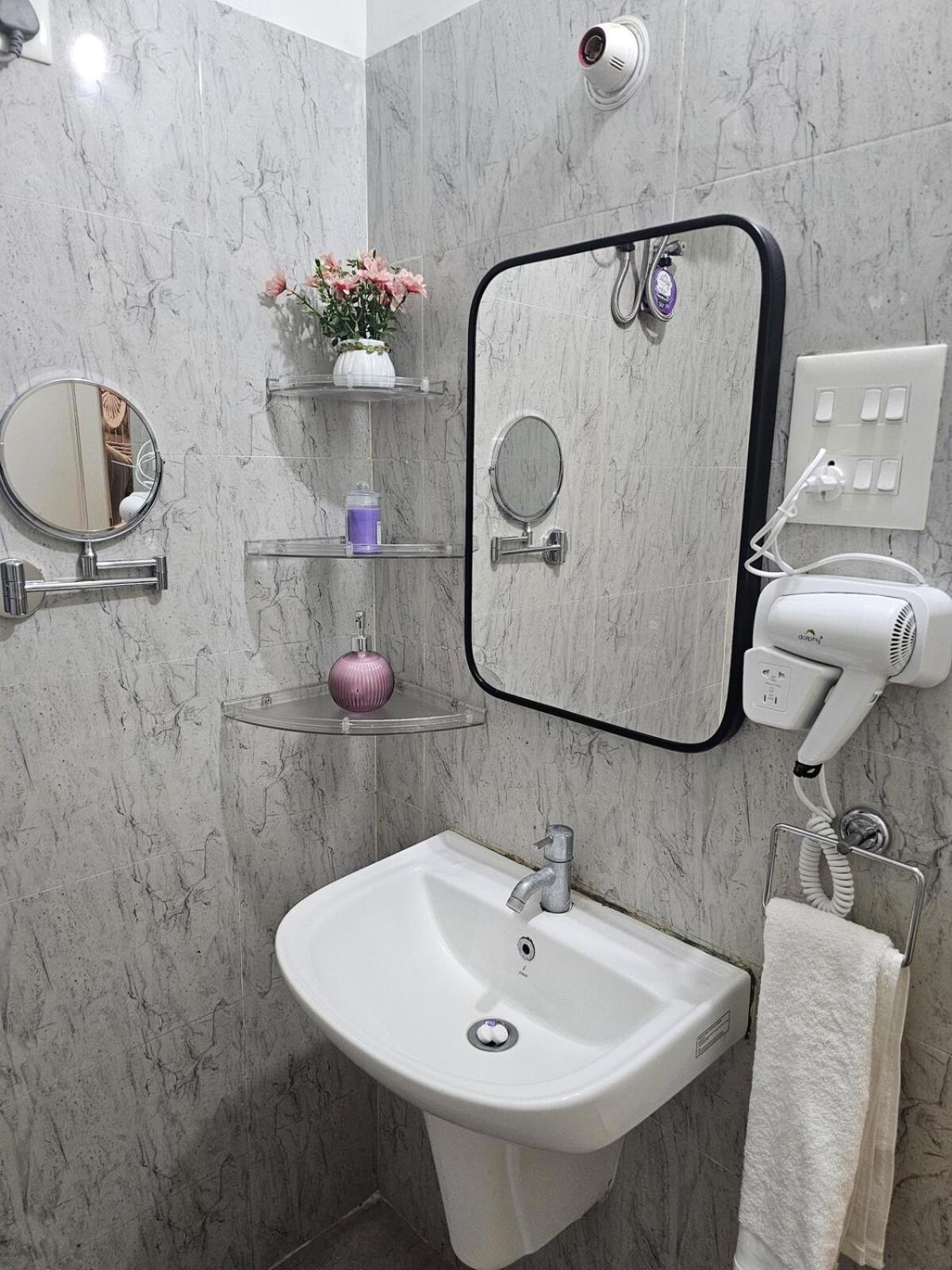 Ganga Ghat 2 Bhk With Kitchen Parking And Lift