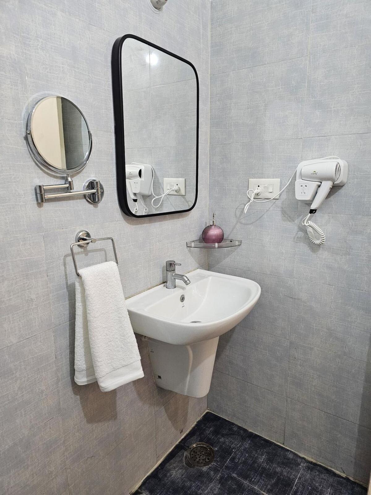 Apartment Ganga Ghat 2 Bhk With Kitchen Parking And Lift Varanasi