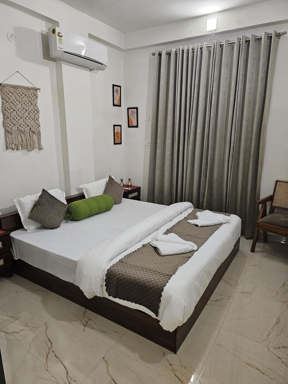 Ganga Ghat 2 Bhk With Kitchen Parking And Lift Apartment