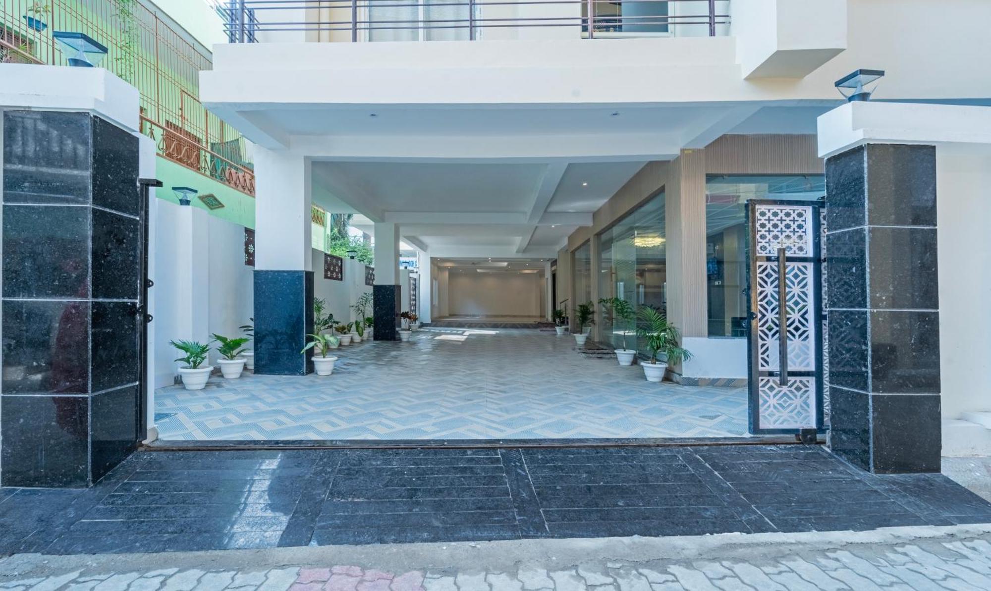 Hotel Treebo Raj Palace Varanasi