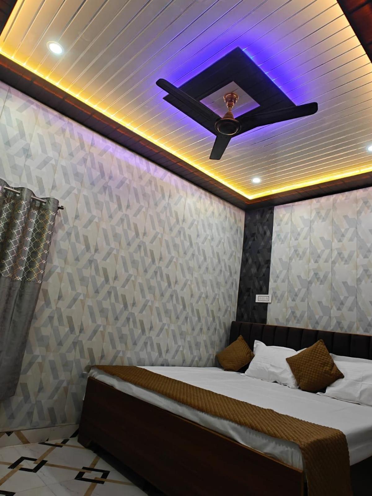 Aparajita Paying Guest house Varanasi
