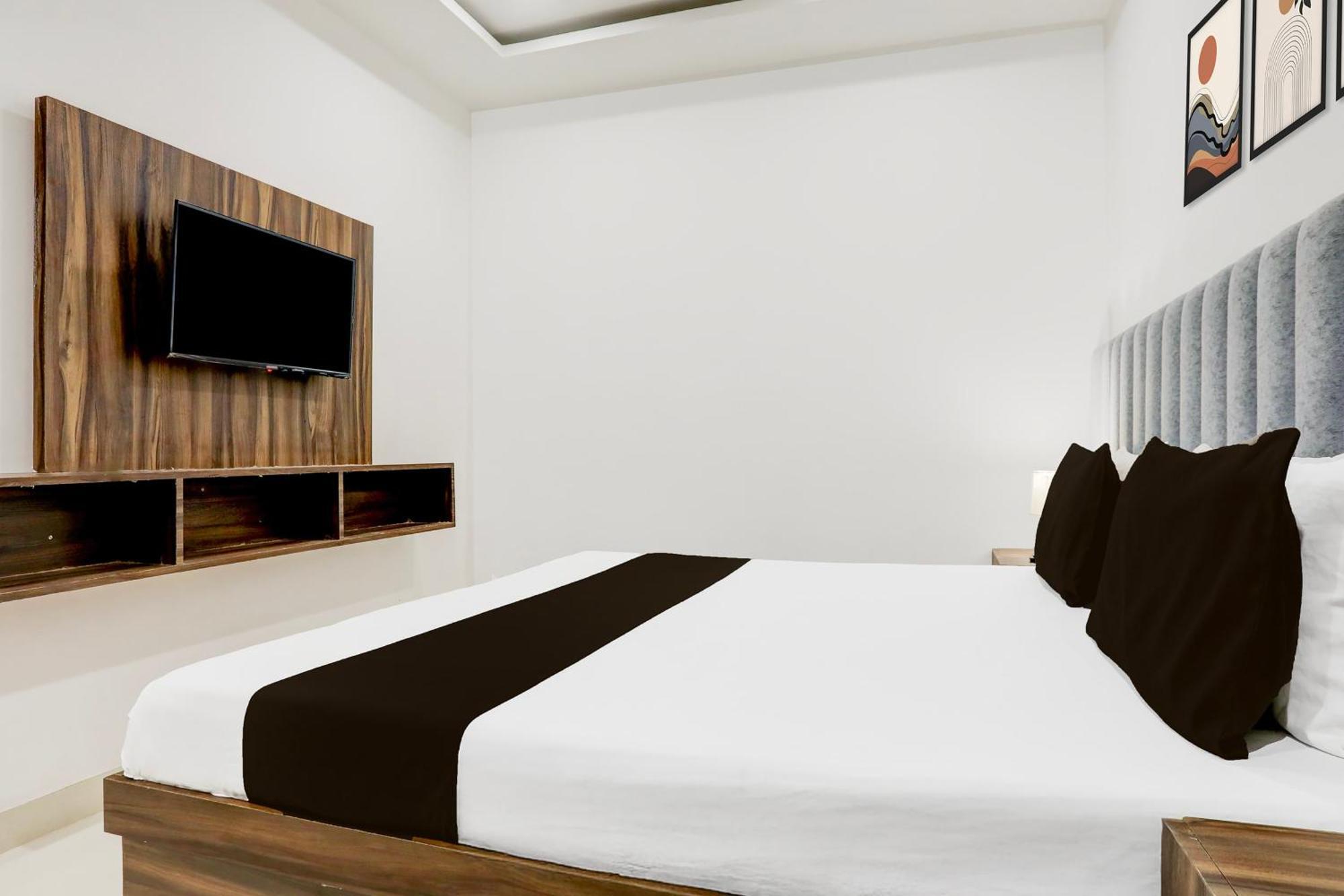 O Natraj Paying Hotel Varanasi