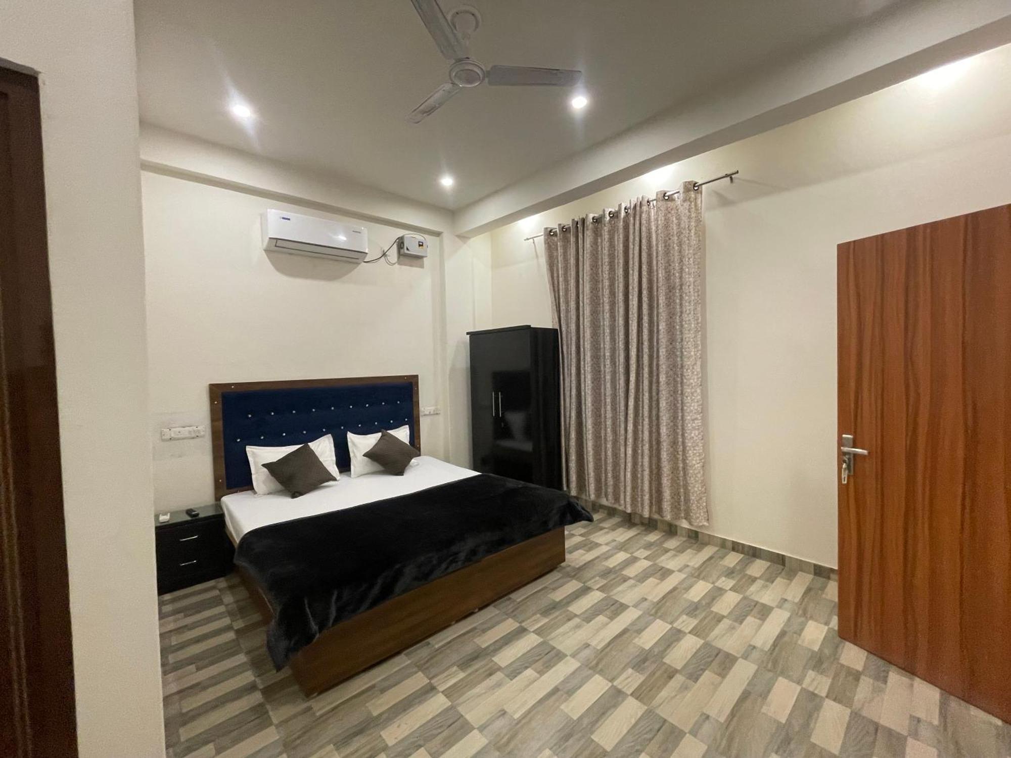 Tridev Near Railway Station & 2km From Kashi Vishwanath Temple Varanasi