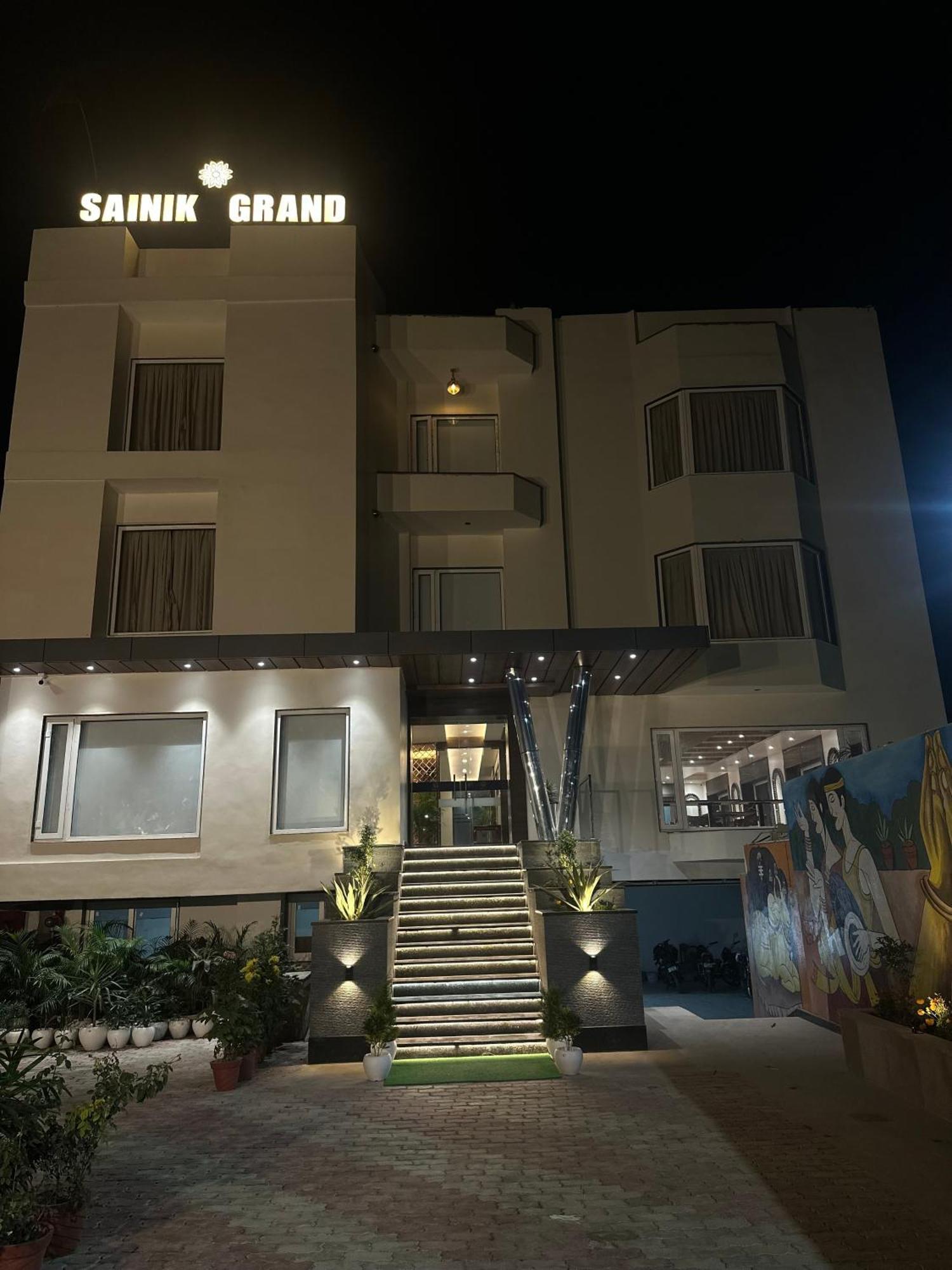 Sainik Grand Hotel Varanasi