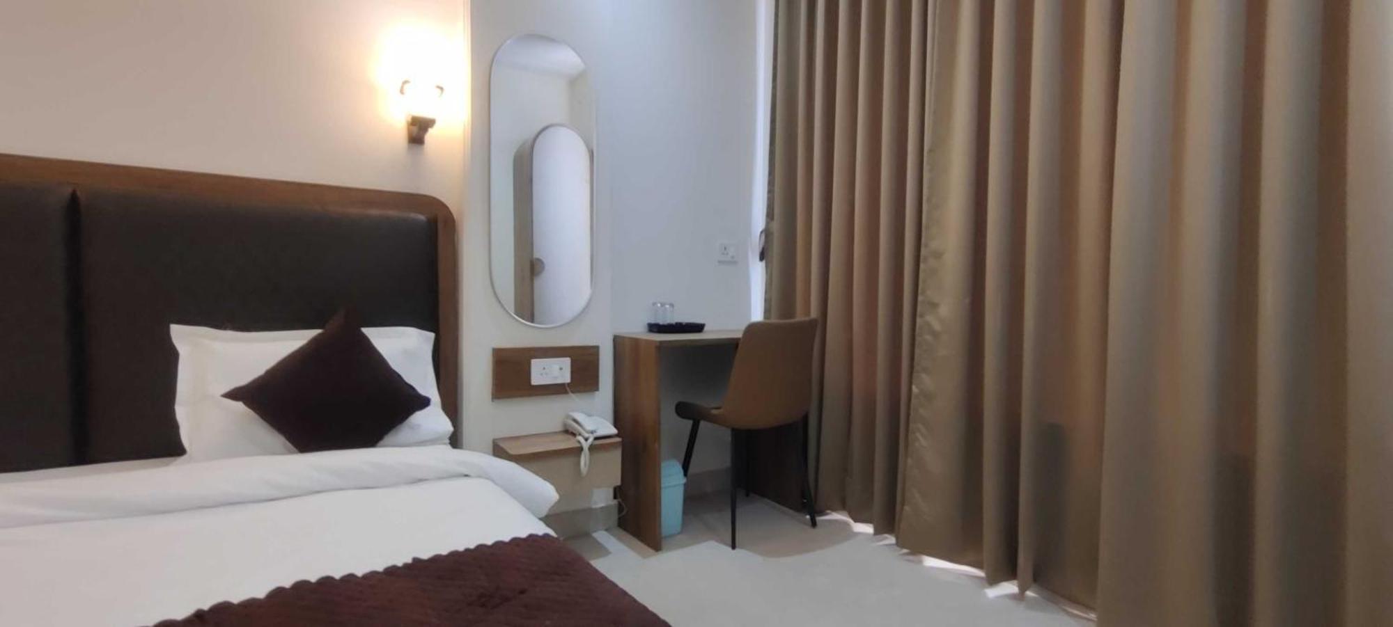 Townhouse Lahartara Railway Bridge Near Bus Stop 2* Varanasi