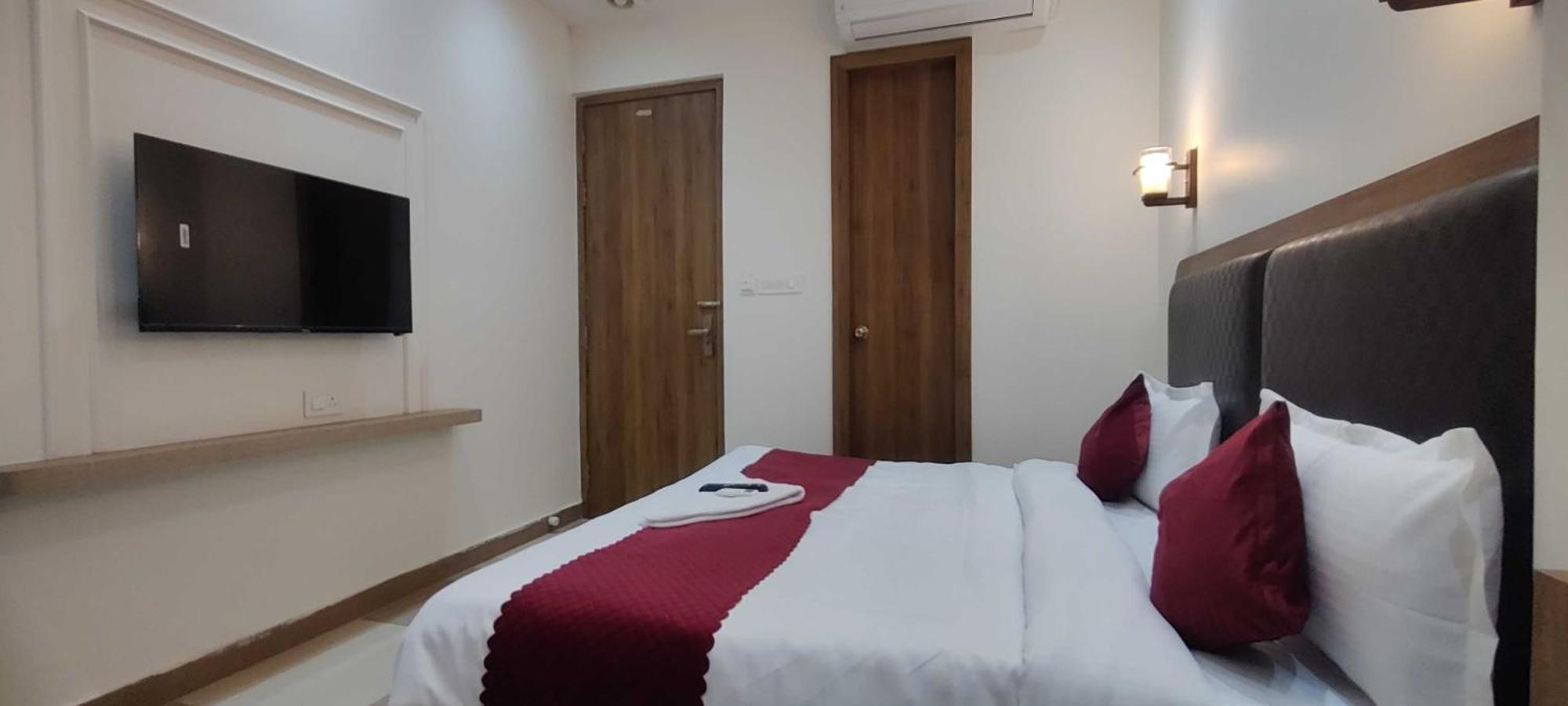 Townhouse Lahartara Railway Bridge Near Bus Stop Hotel Varanasi