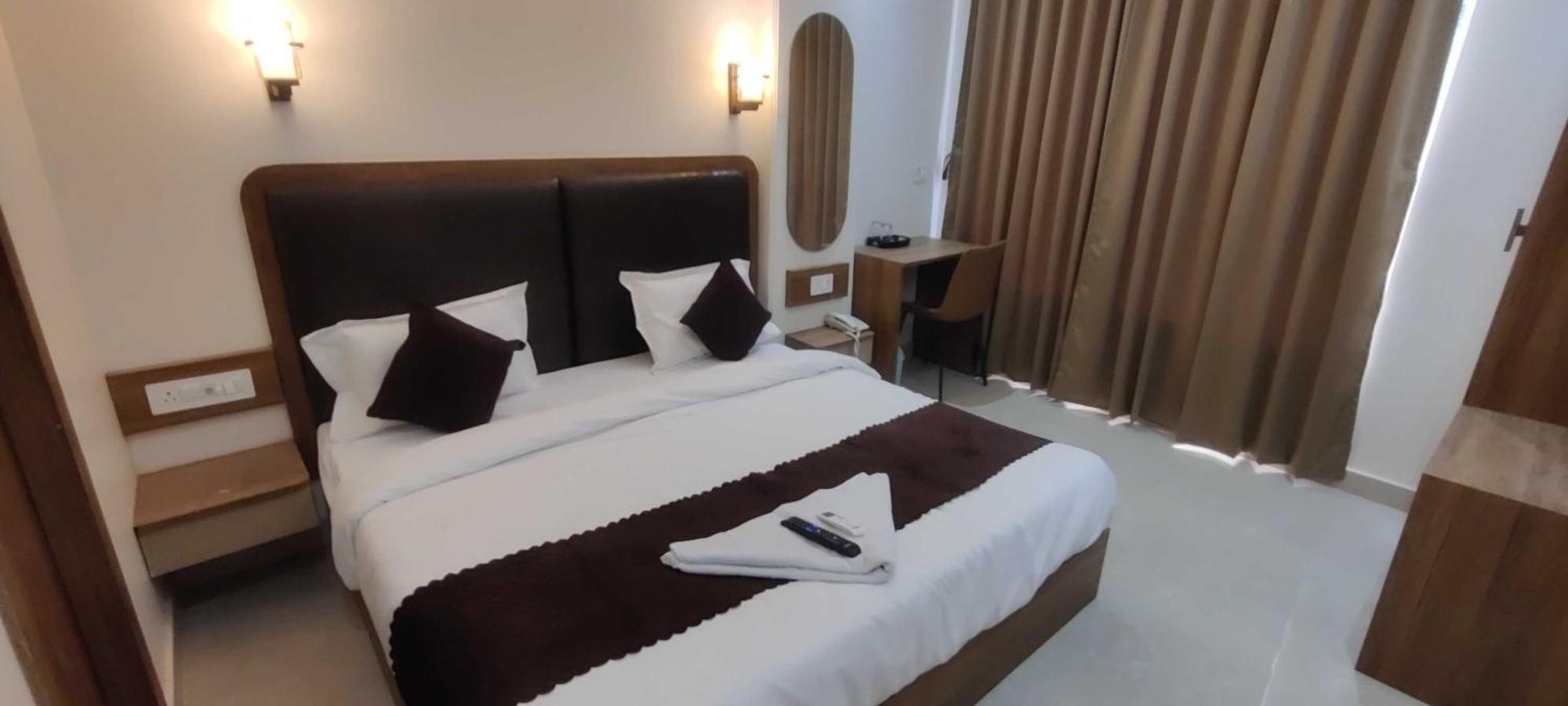Townhouse Lahartara Railway Bridge Near Bus Stop Hotel Varanasi