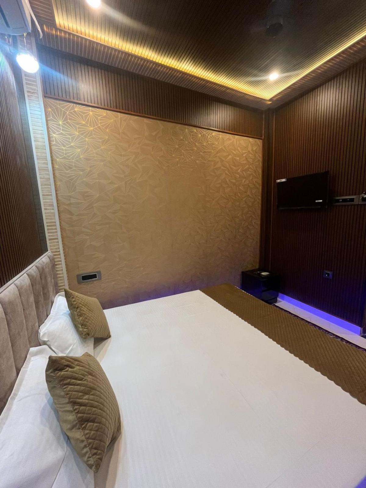 Kashi Darshan Guest house *