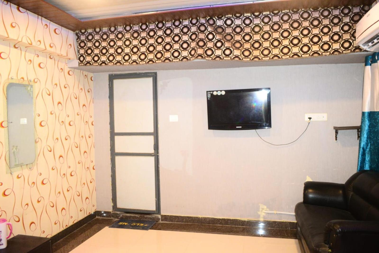Hr Paying Guest house