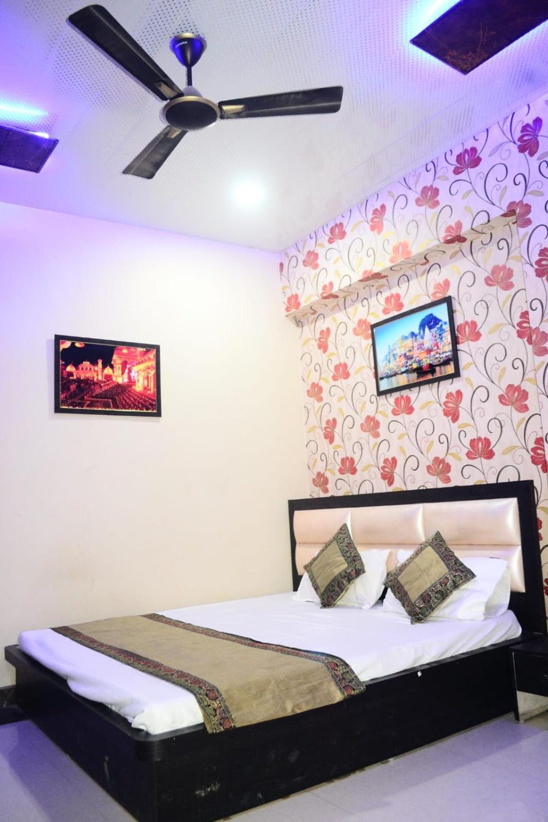 Hr Paying Guest house