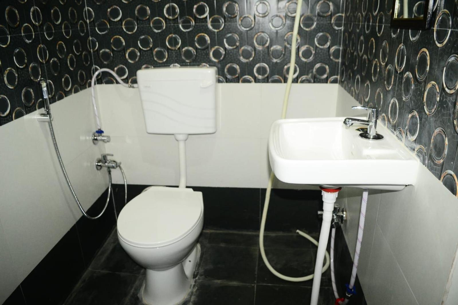 Hr Paying Guest house