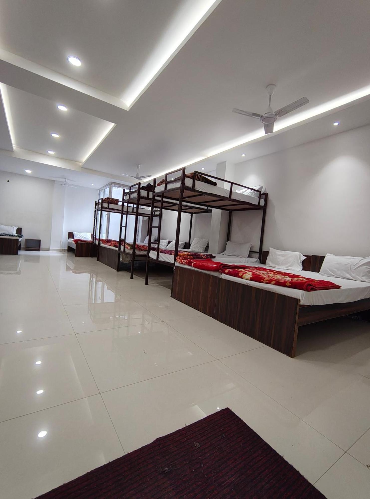 Hostel Om Pg