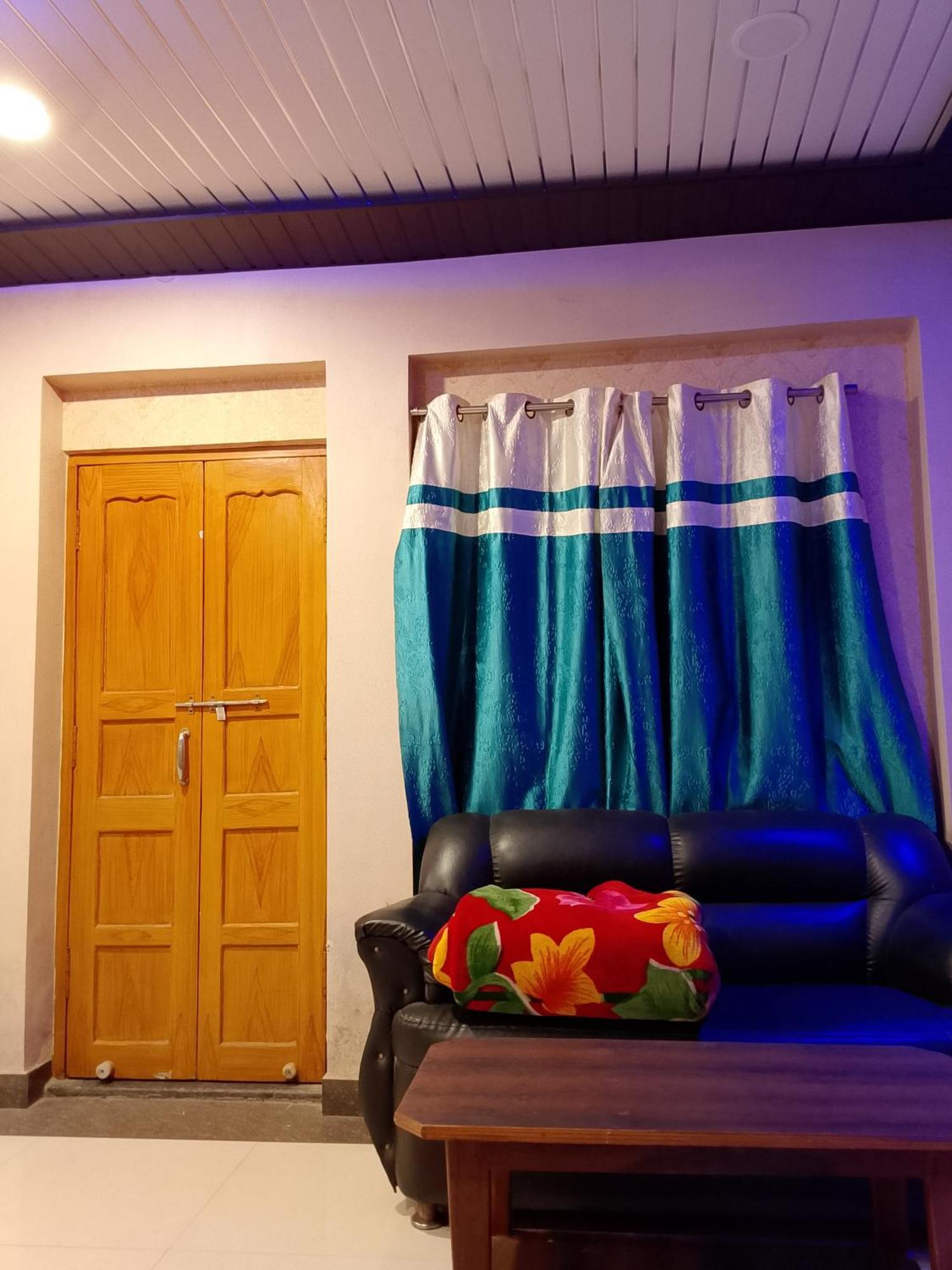 Hr Paying Guest house Varanasi