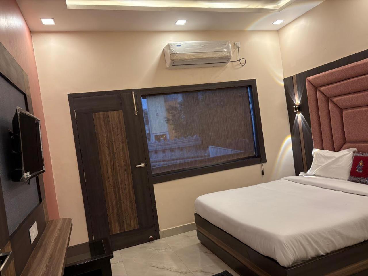 Dm Paying Guest house *