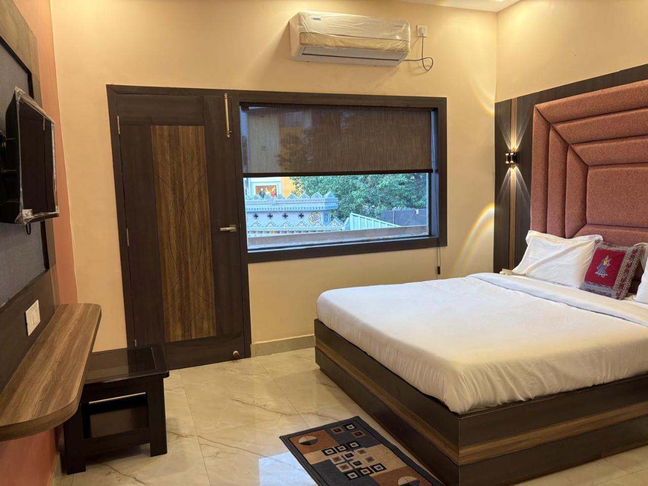 Dm Paying * Varanasi
