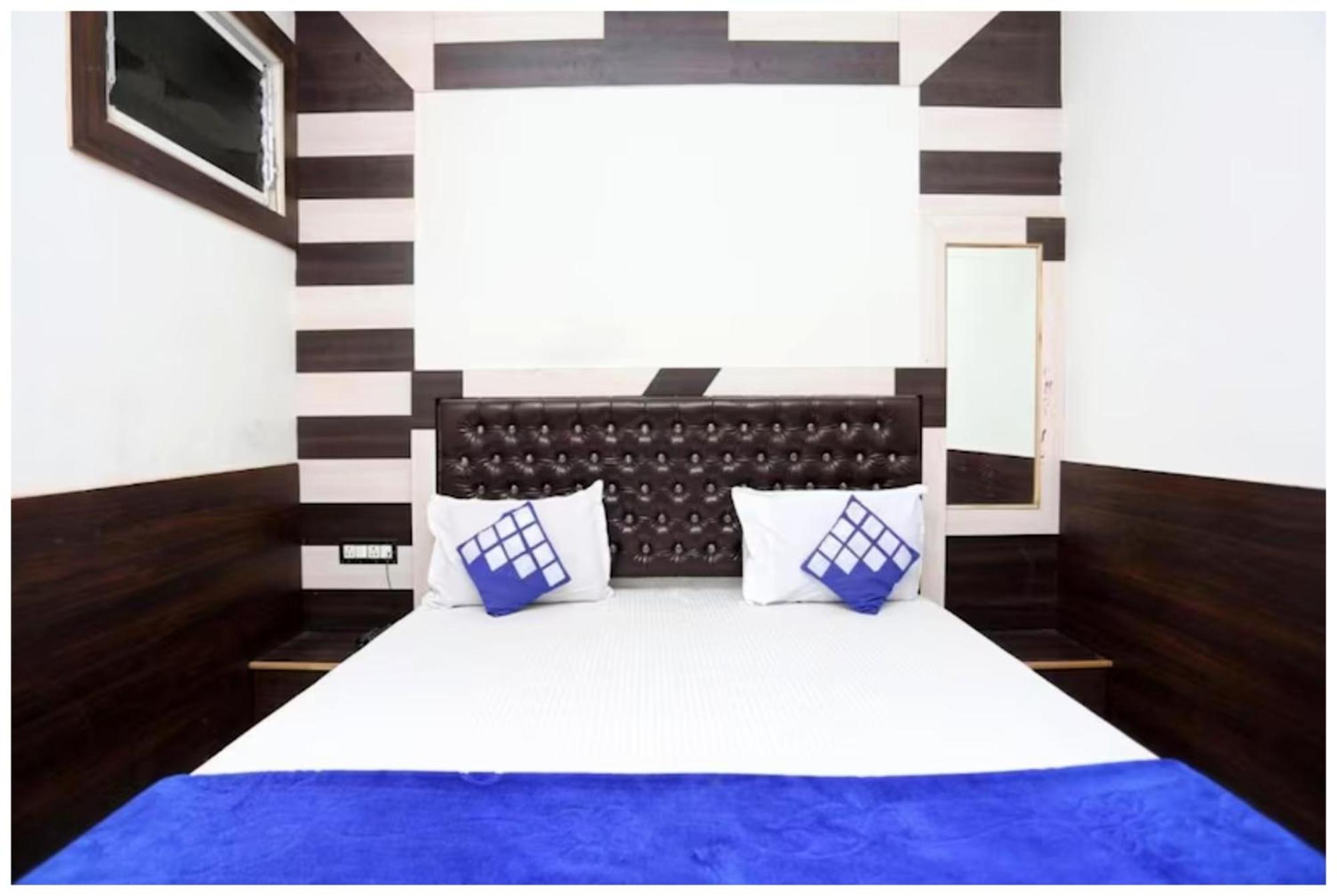Premium Ashiyana Palace - Shree Kashi Vishwanath Temple - Fully Air Conditioned - Hotel Varanasi