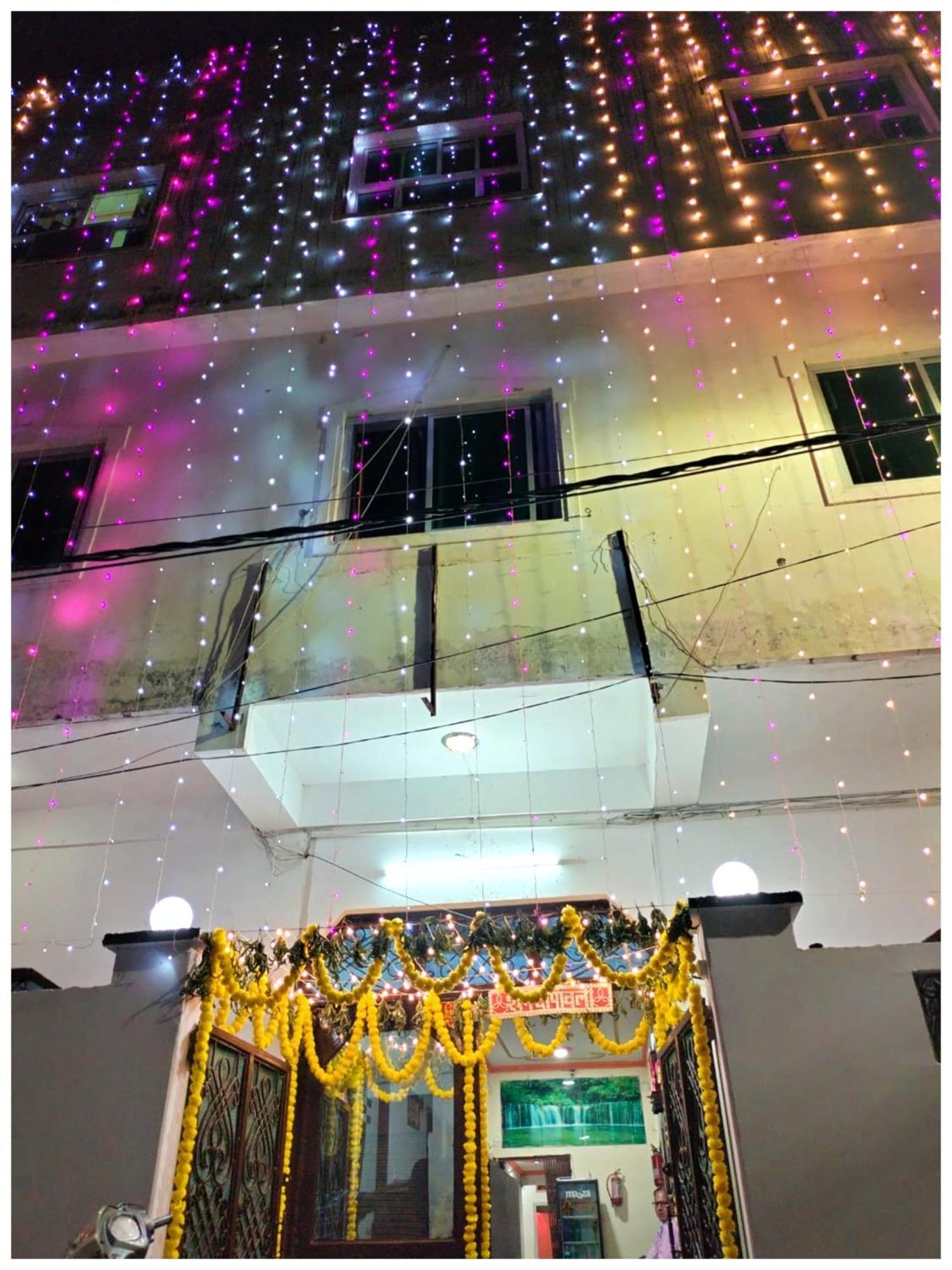 Premium Ashiyana Palace - Shree Kashi Vishwanath Temple - Fully Air Conditioned - 4*