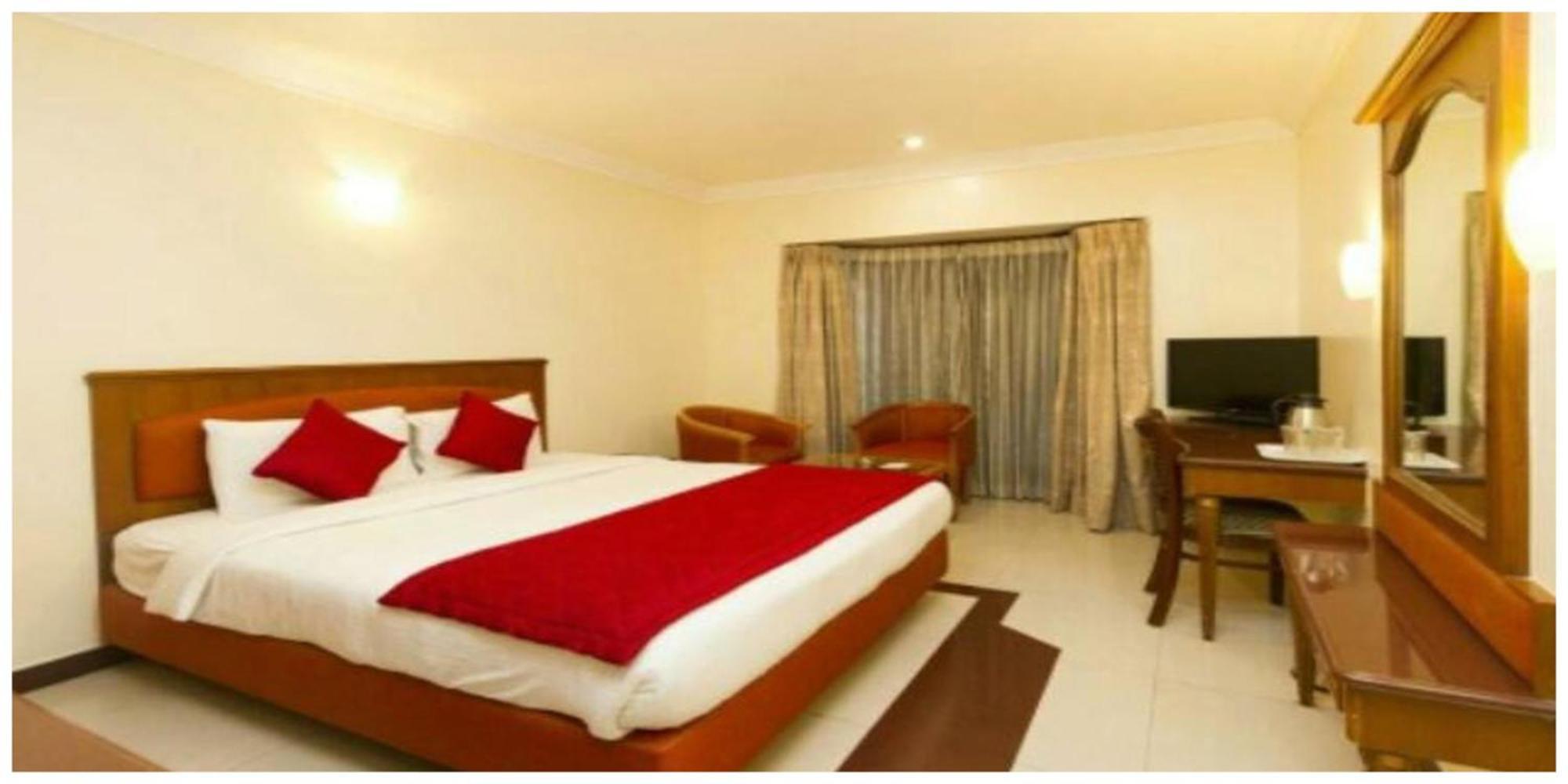 Premium Ashiyana Palace - Shree Kashi Vishwanath Temple - Fully Air Conditioned - Hotel