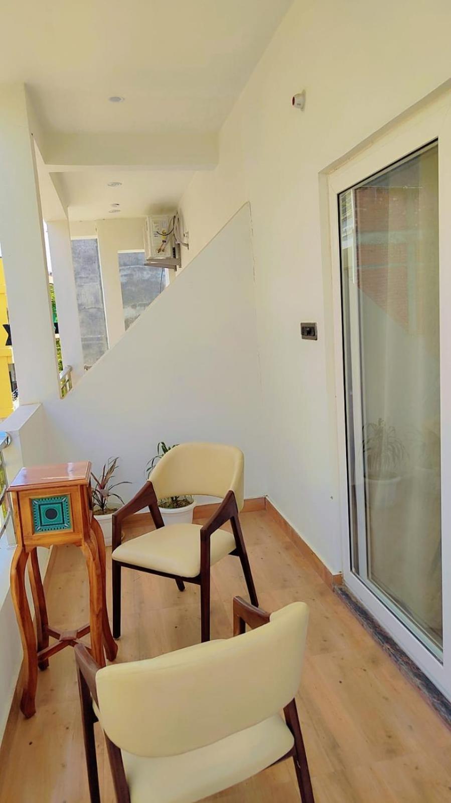 1bhk Suite-201 At Kanti Near Ghats And Temples