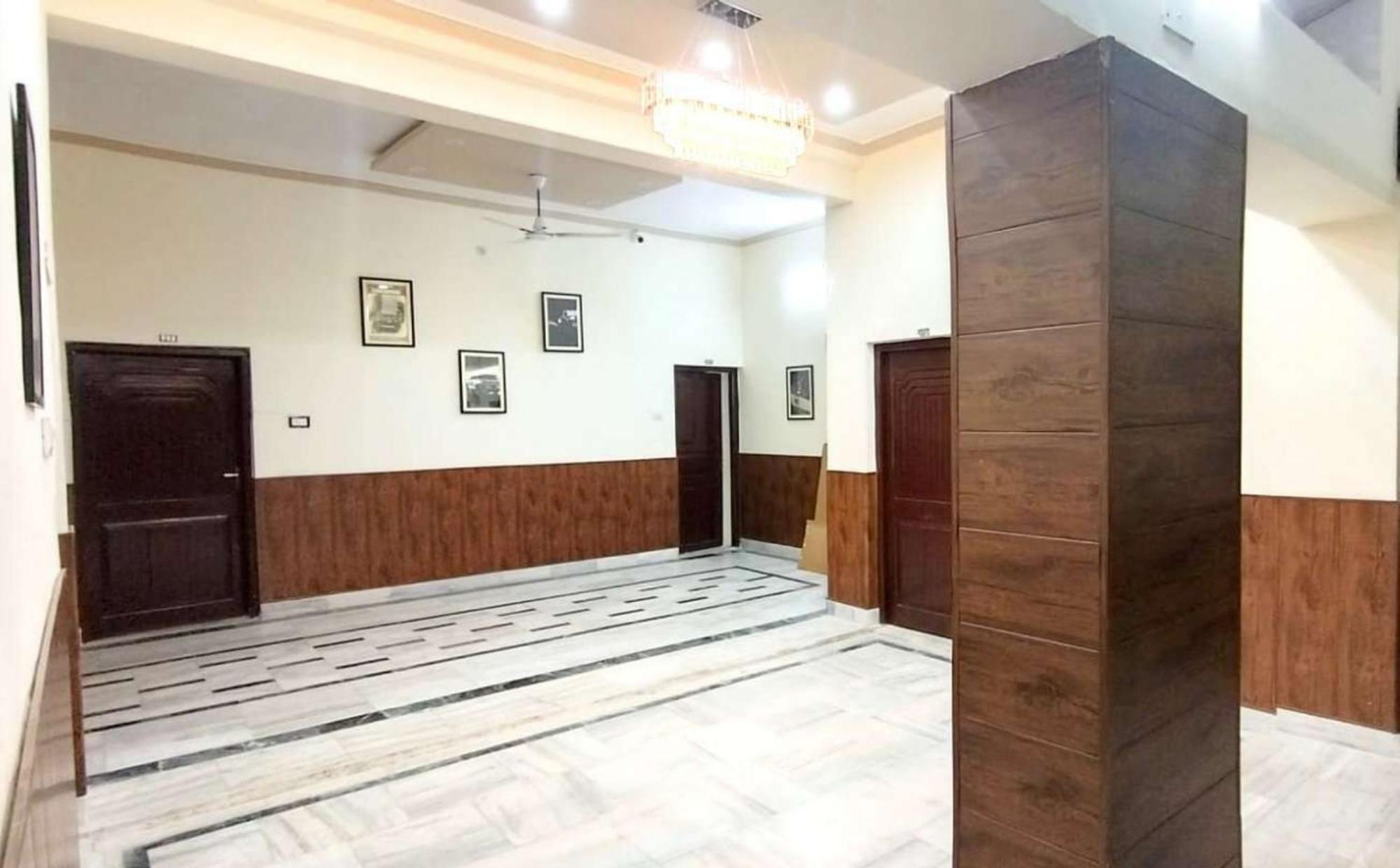 Hotel Indra 2*
