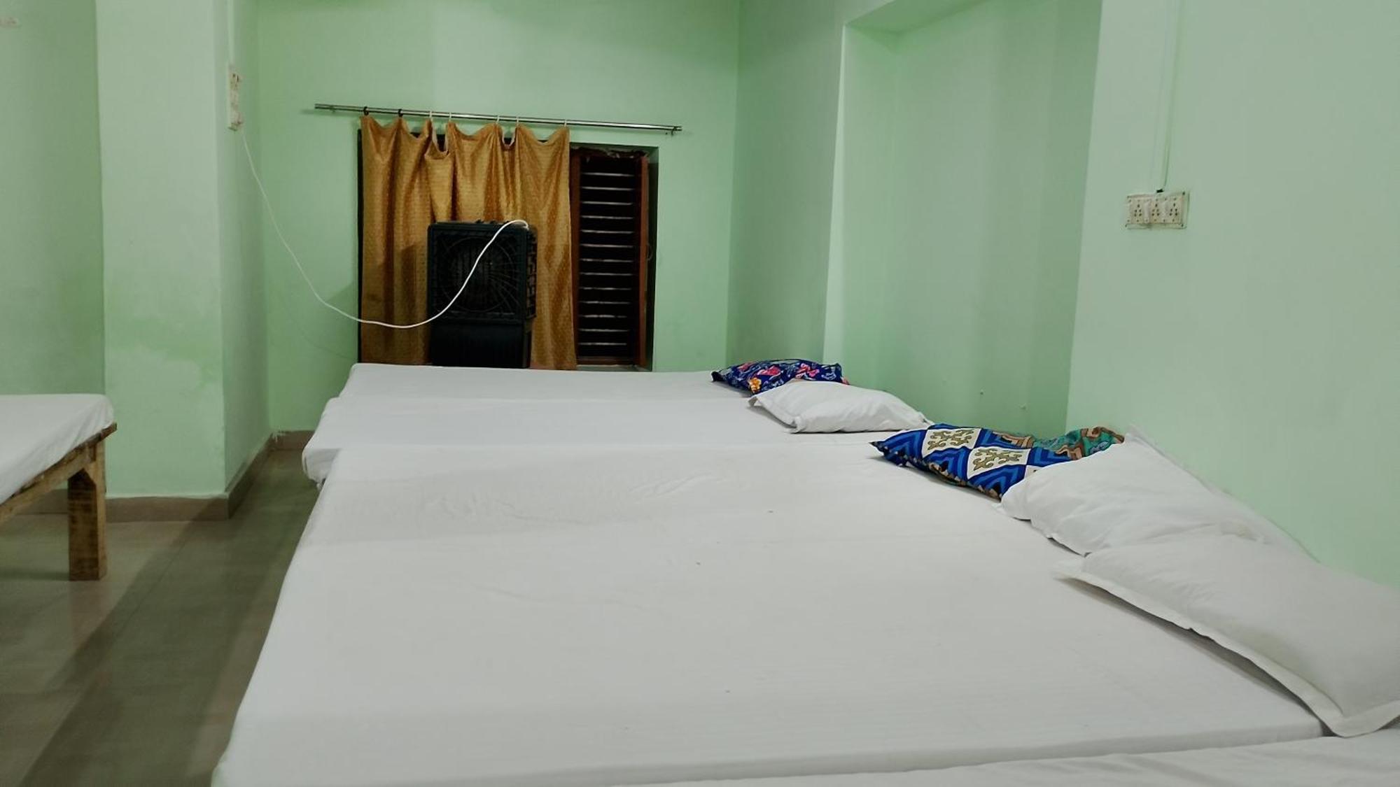 Roshni Paying Guest house *