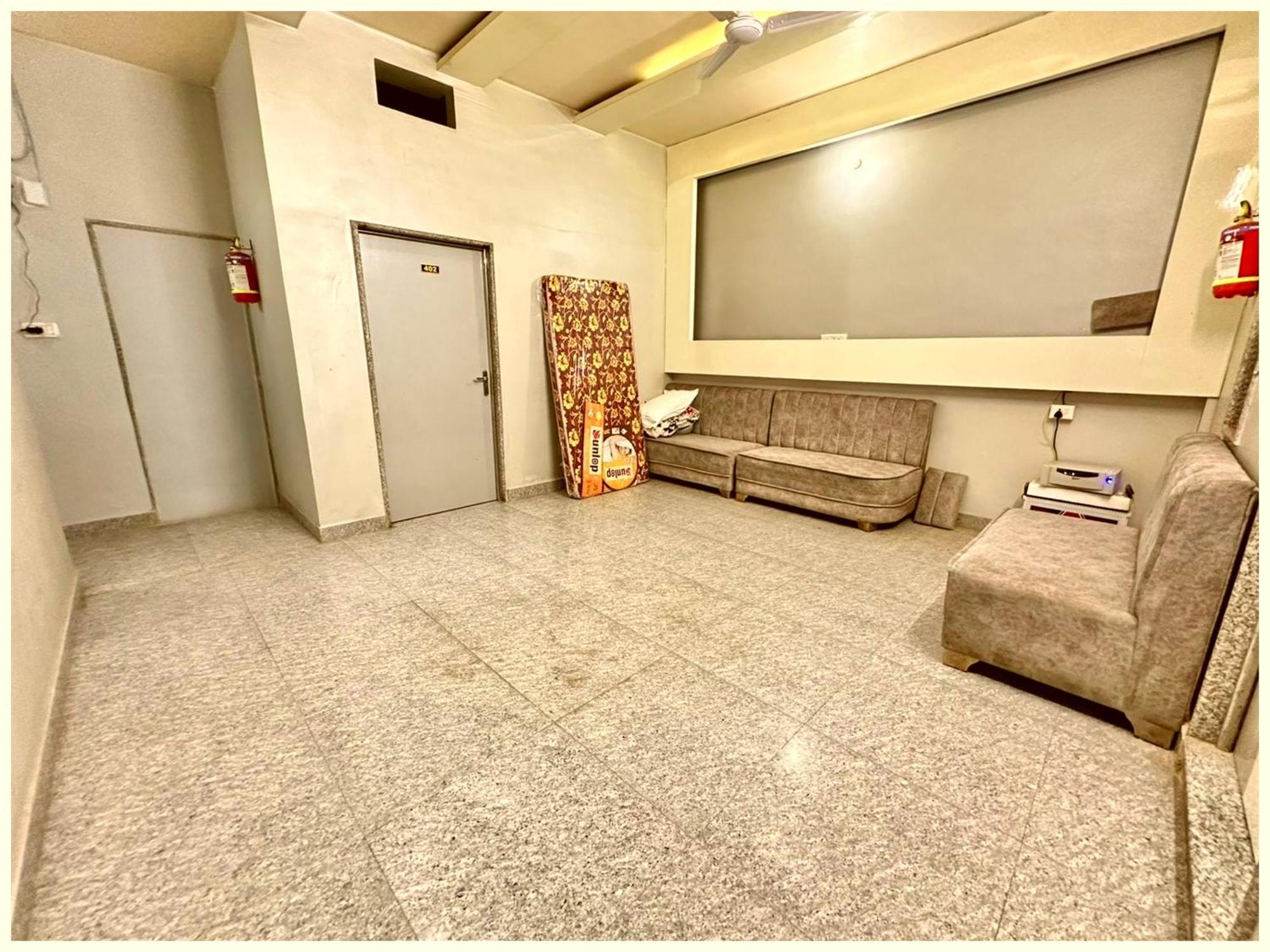 Prakash ! ! Fully-air-conditioned At Prime Location With Off Site Parking Availability, Near Kashi Vishwanath Temple, And Ganga Ghat Varanasi