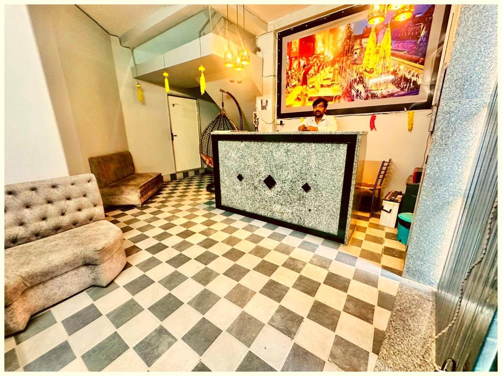 Prakash ! ! Fully-air-conditioned At Prime Location With Off Site Parking Availability, Near Kashi Vishwanath Temple, And Ganga Ghat