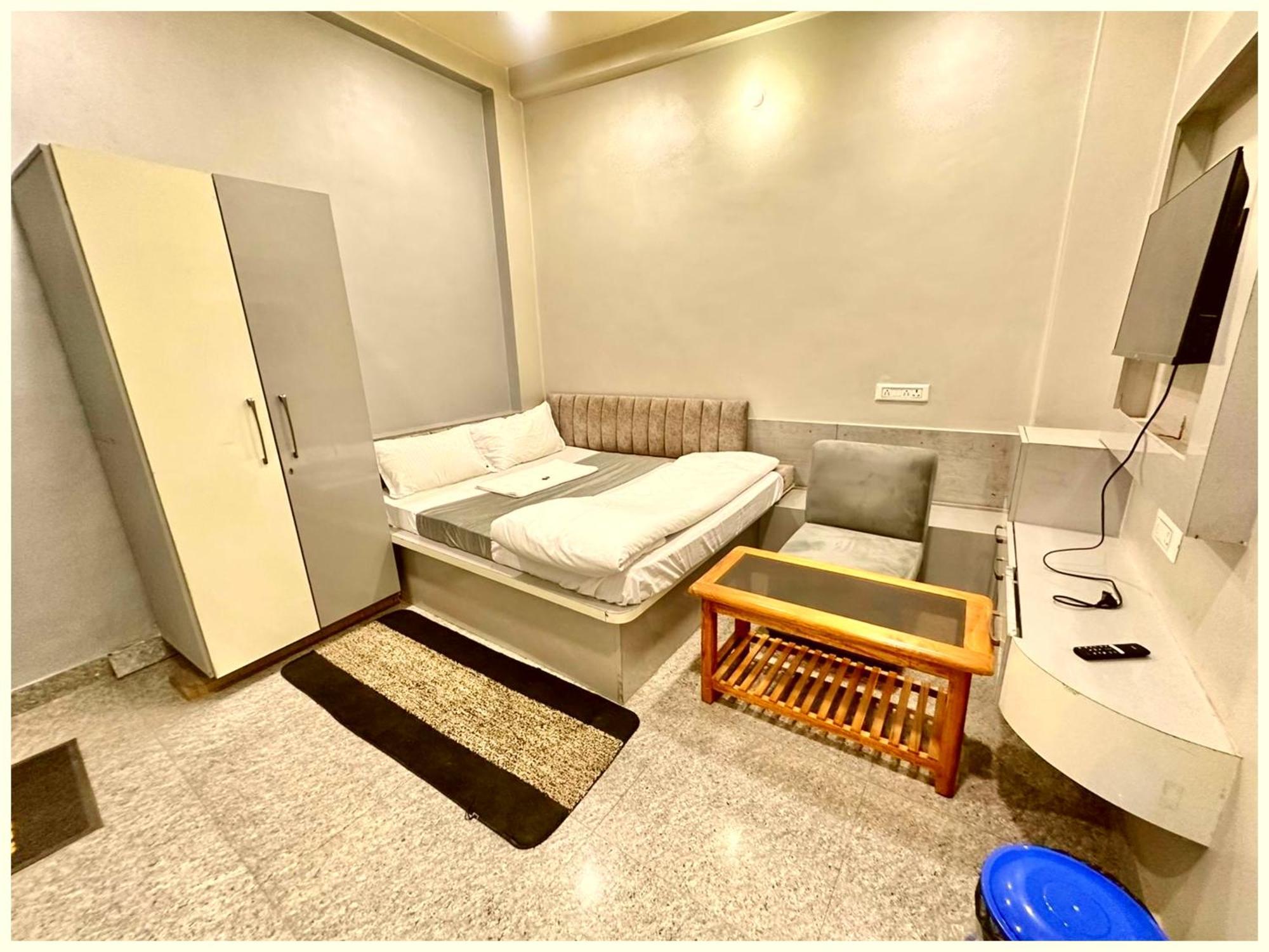 Hotel Prakash ! ! Fully-air-conditioned At Prime Location With Off Site Parking Availability, Near Kashi Vishwanath Temple, And Ganga Ghat Varanasi