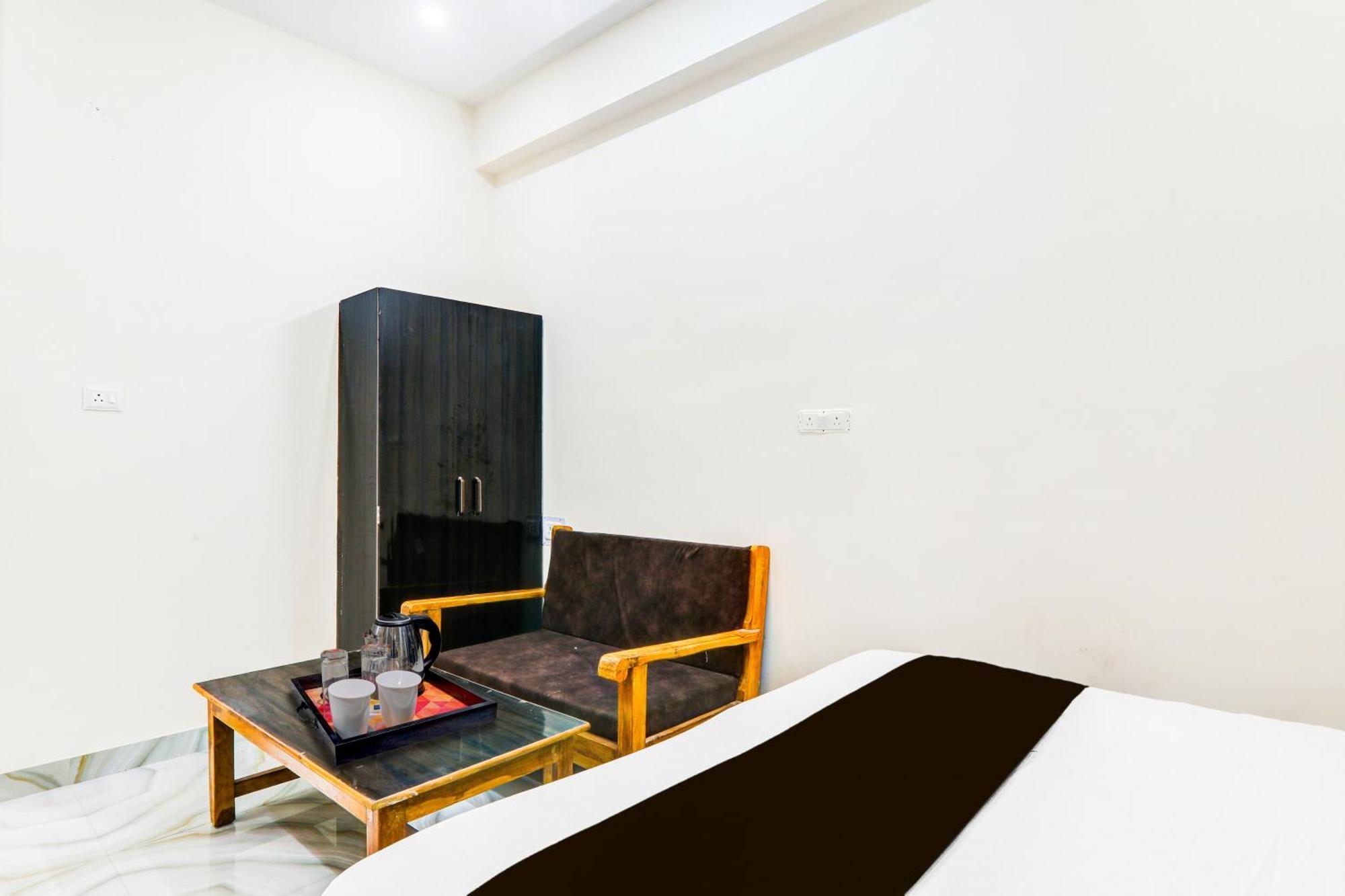 Hotel Super Collection O Karaudi Marg Chittaipur Varanasi