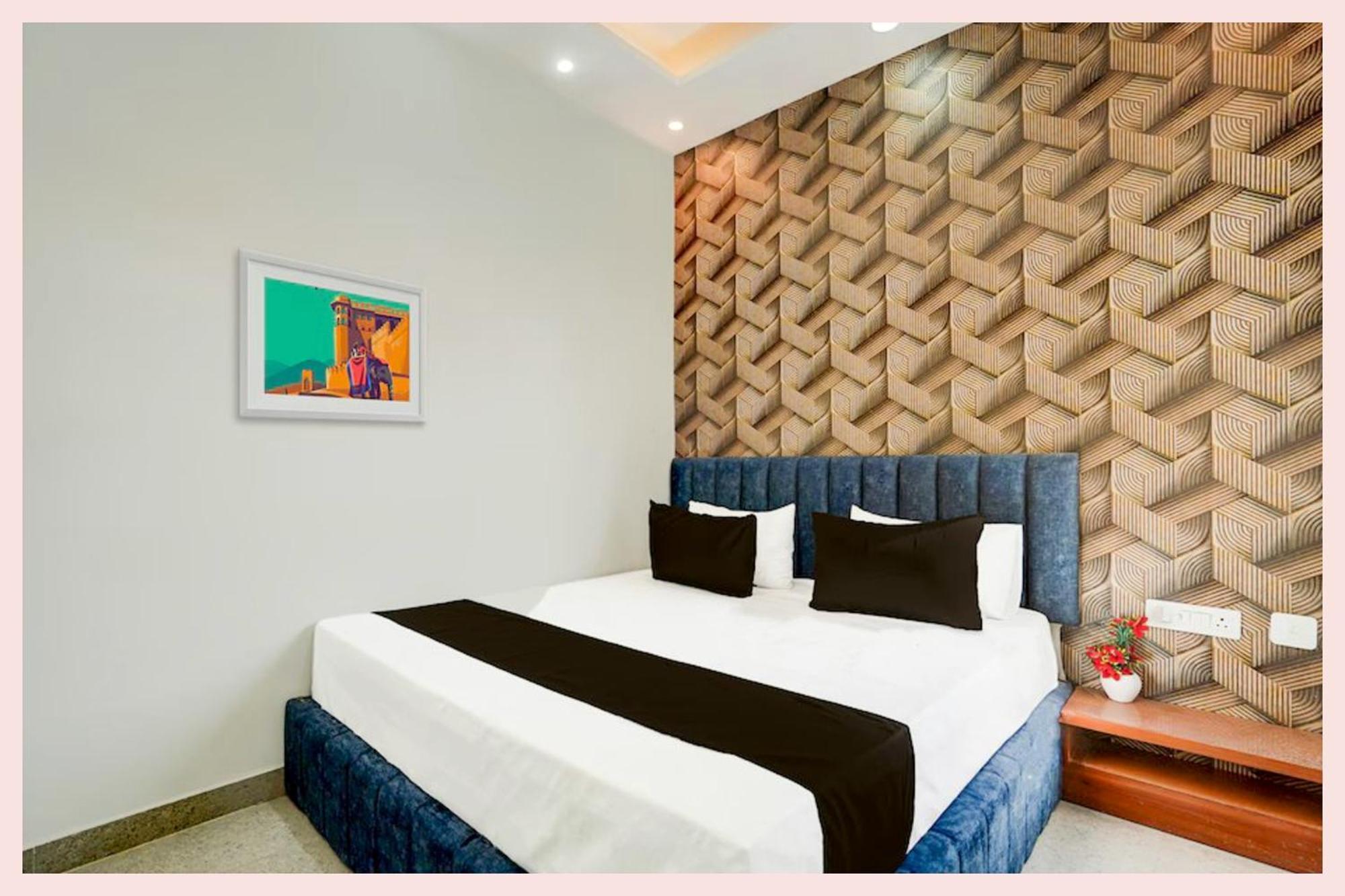Hotel Vinayak # Grand Near Kashi Vishwanath Temple - Fully Air Conditioning - A Rated Four Star 4*