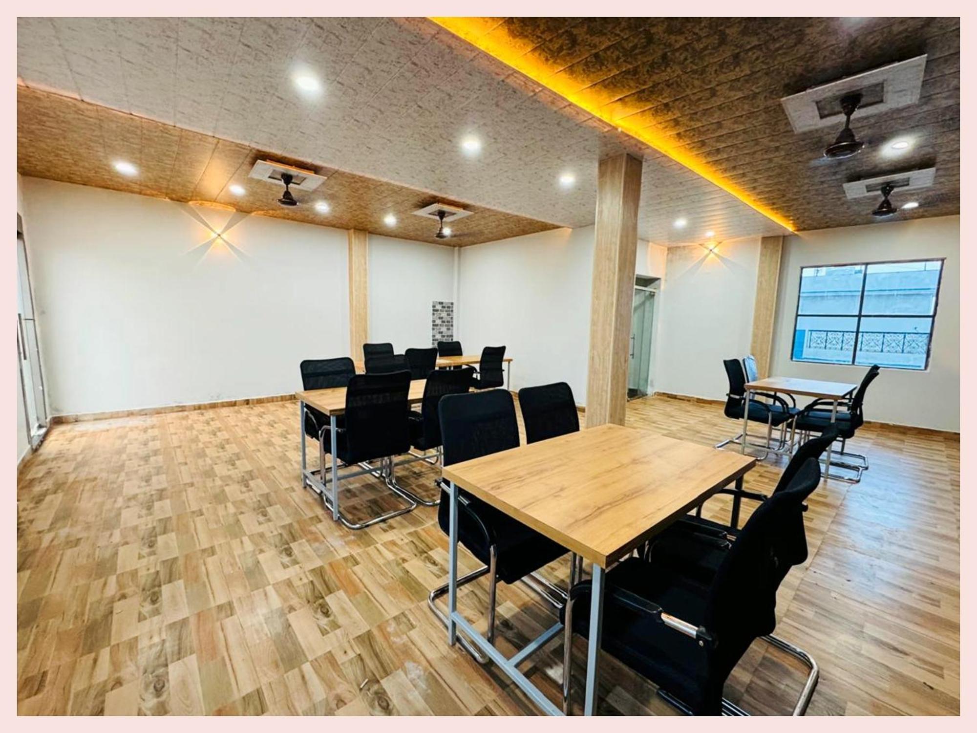 Hotel Vinayak # Grand Near Kashi Vishwanath Temple - Fully Air Conditioning - A Rated Four Star Varanasi