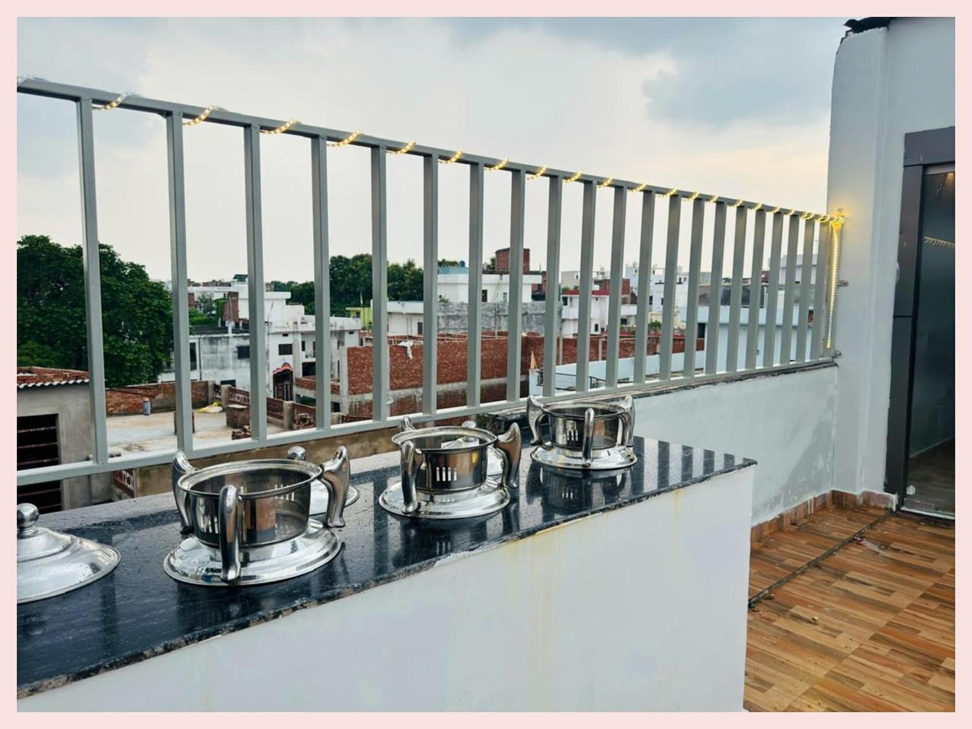 Hotel Vinayak # Grand Near Kashi Vishwanath Temple - Fully Air Conditioning - A Rated Four Star Varanasi