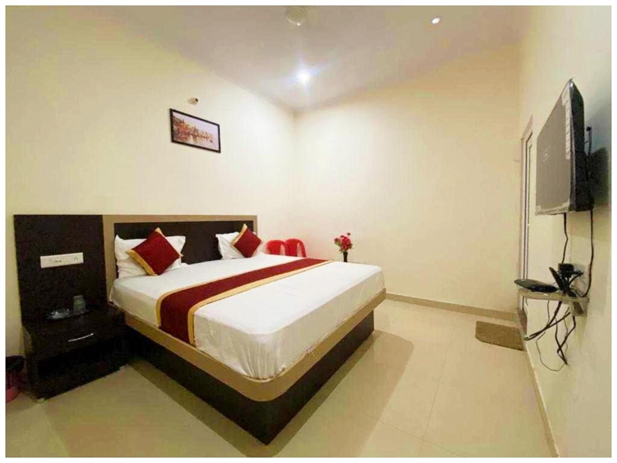 Nath # Palace Near Kashi Vishwanath Temple - Free Public Parking And Wifi Facilities - Air Conditioning 4* Varanasi