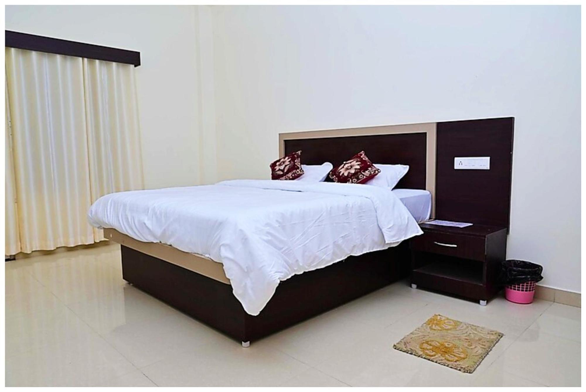 Nath # Palace Near Kashi Vishwanath Temple - Free Public Parking And Wifi Facilities - Air Conditioning Hotel 4*