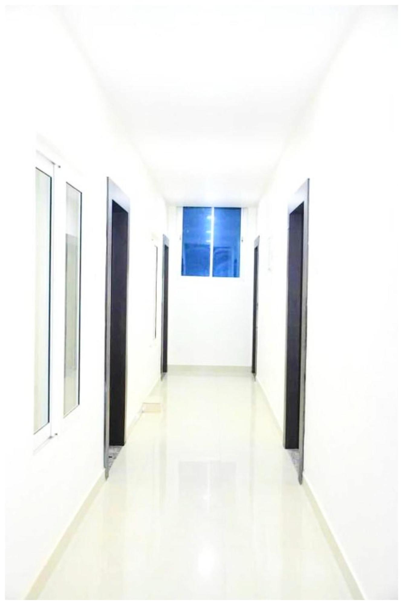 Nath # Palace Near Kashi Vishwanath Temple - Free Public Parking And Wifi Facilities - Air Conditioning Hotel Varanasi