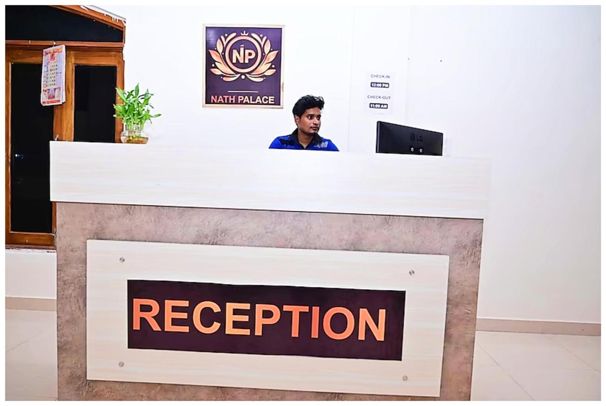 Nath # Palace Near Kashi Vishwanath Temple - Free Public Parking And Wifi Facilities - Air Conditioning Varanasi