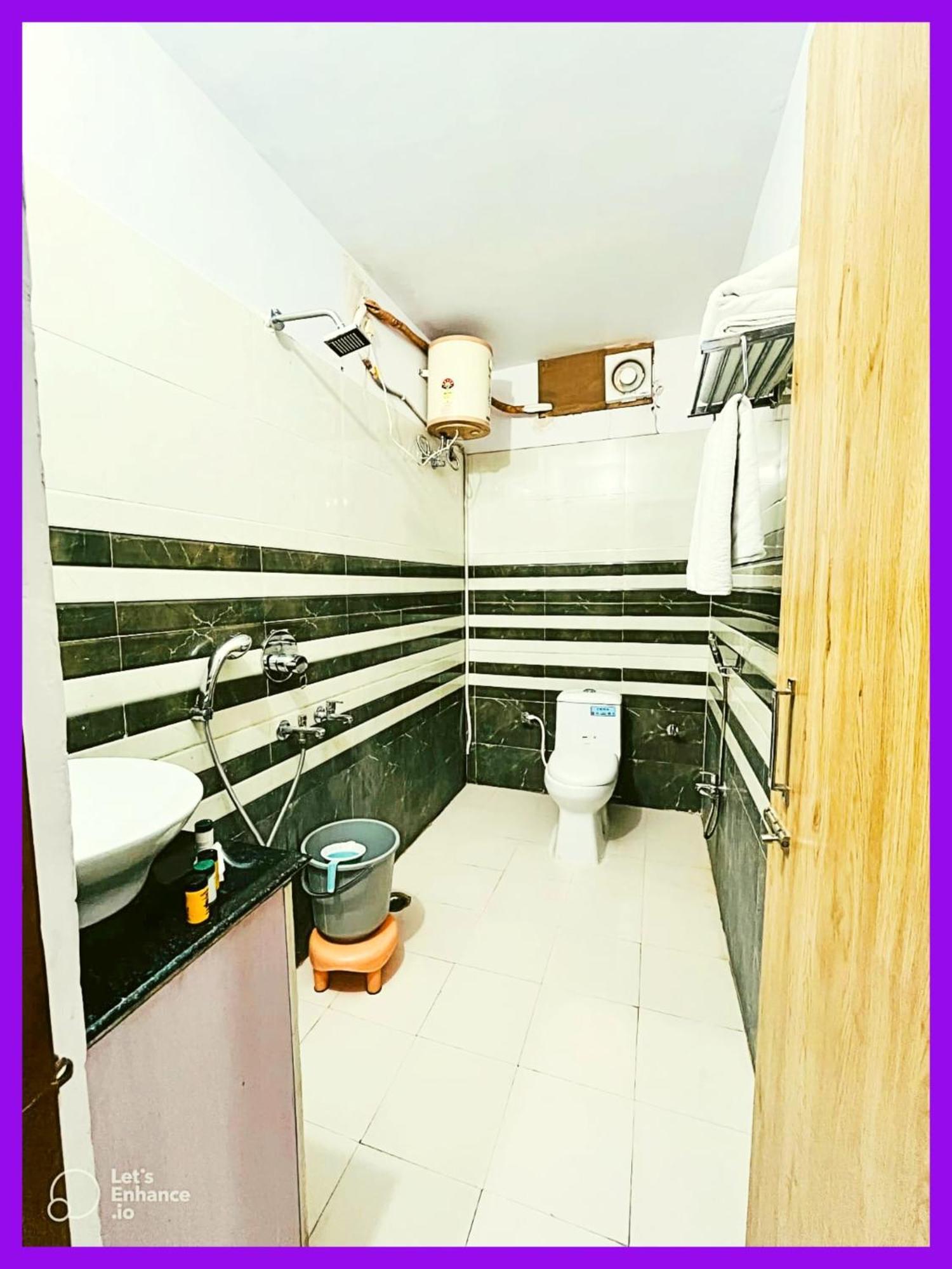 Vinayak # Grand Near Kashi Vishwanath Temple - Fully Air Conditioning - A Rated Four Star Hotel