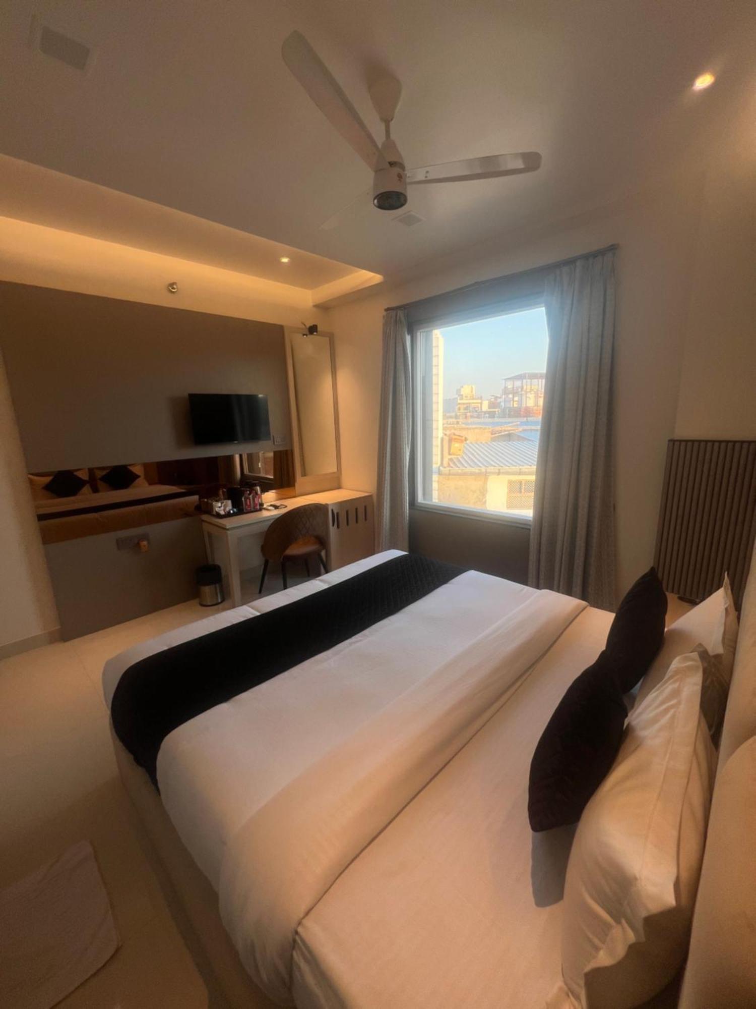 Glorious Grand A Unit Of The Elegance Hotel