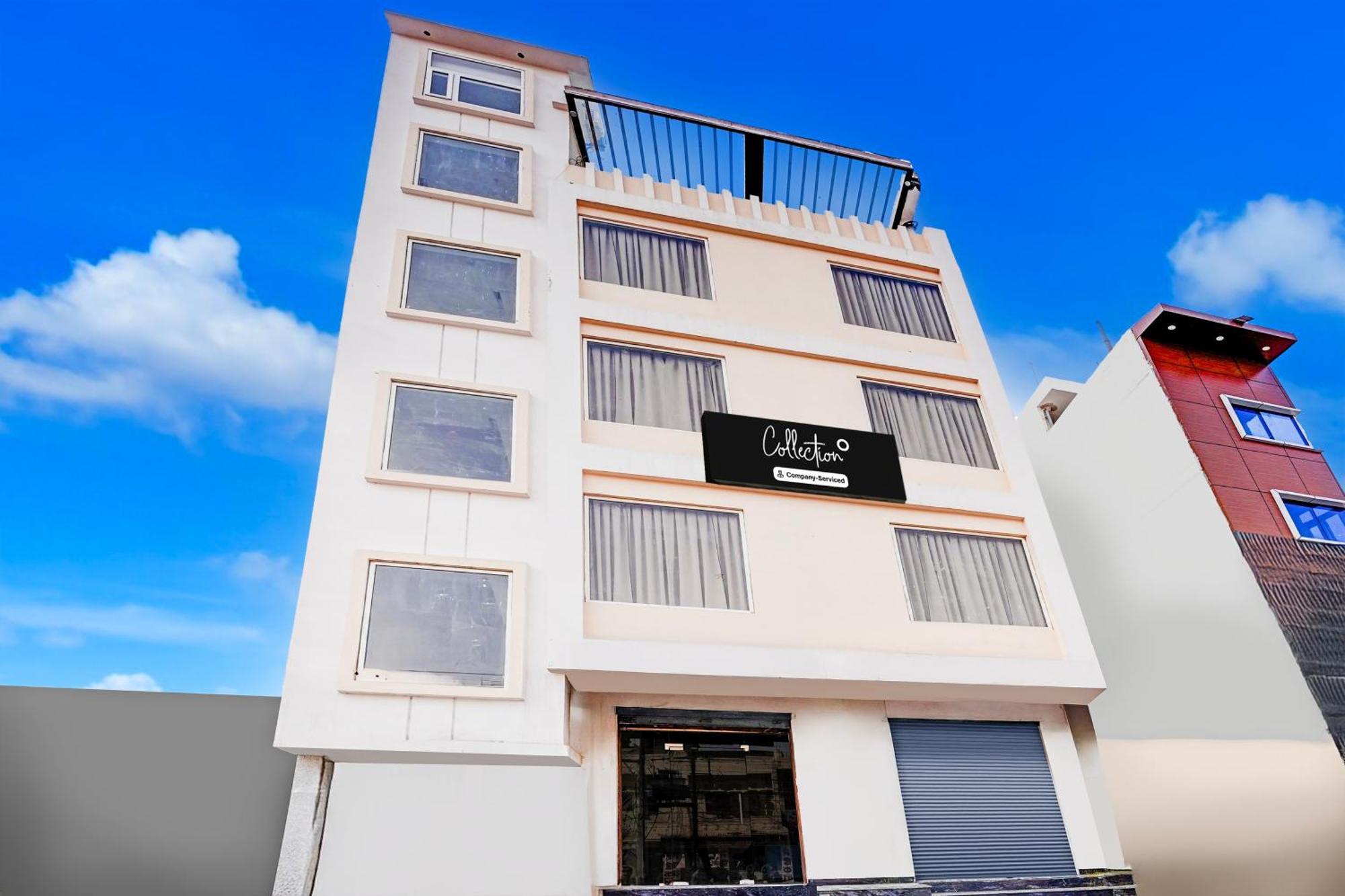Hotel Townhouse Lahartara Railway Bridge Near Bus Stop